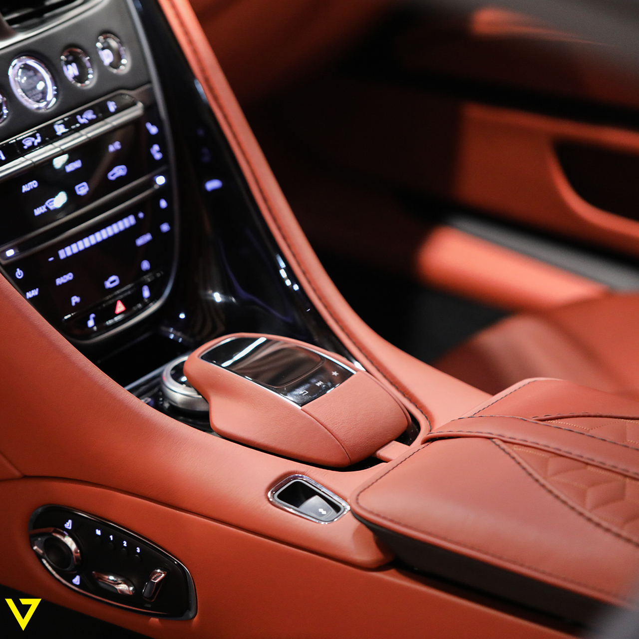 2019 Aston Martin DBS Superleggera, 4/14