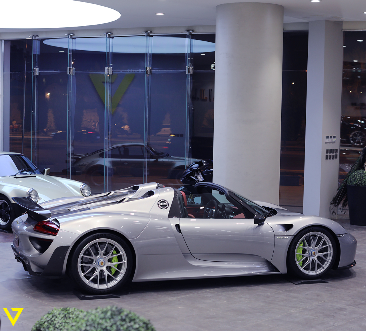2015 Porsche 918 Spyder, 3/9