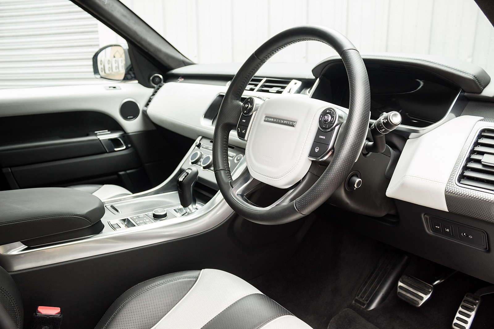 2017 Range Rover Sport SVR, 4/19