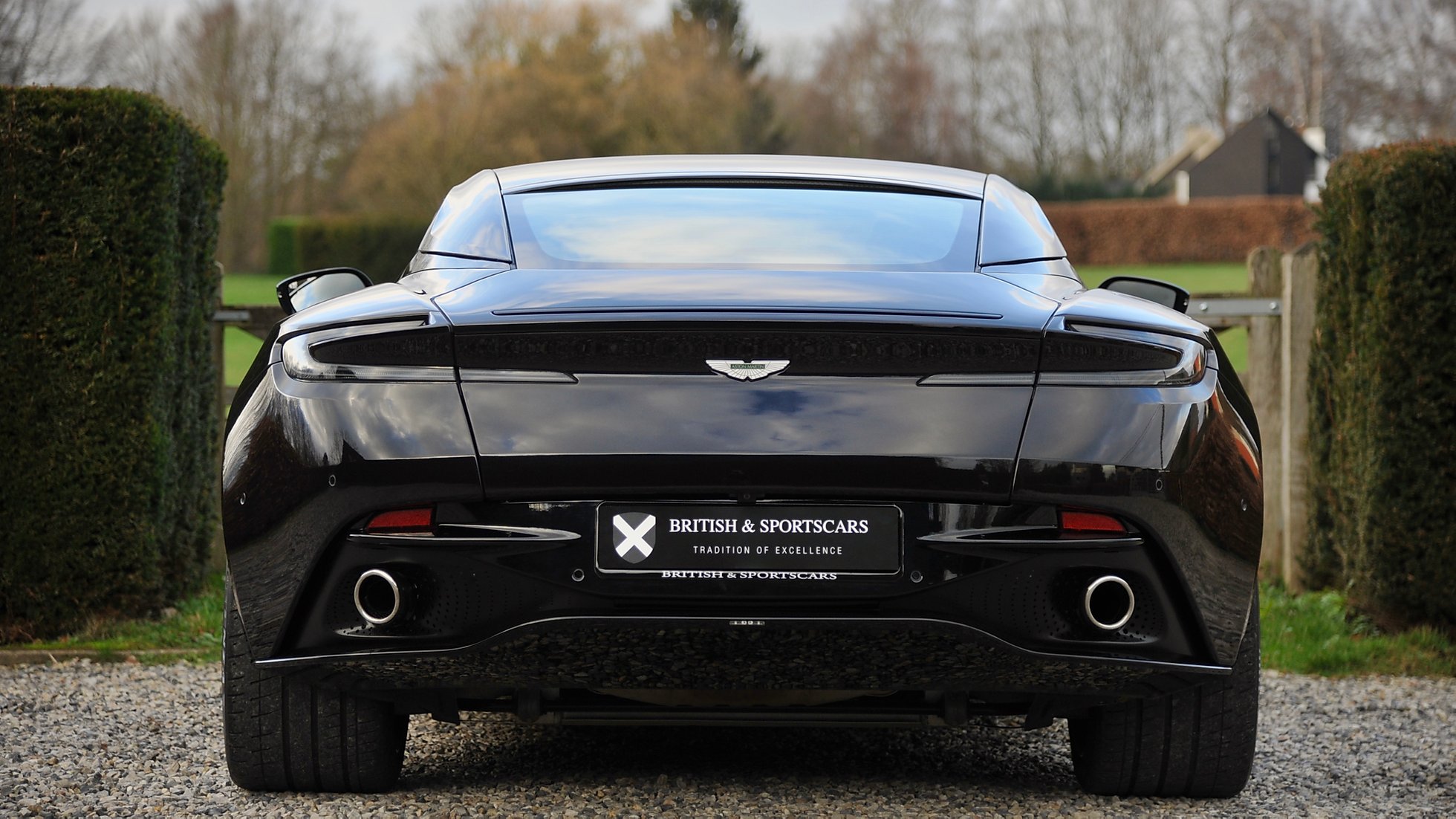2018 Aston Martin DB11, 2/14