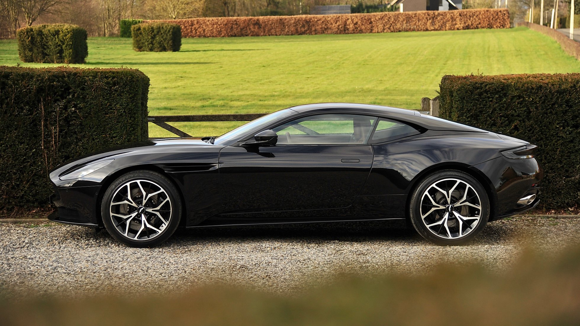 2018 Aston Martin DB11, 6/14