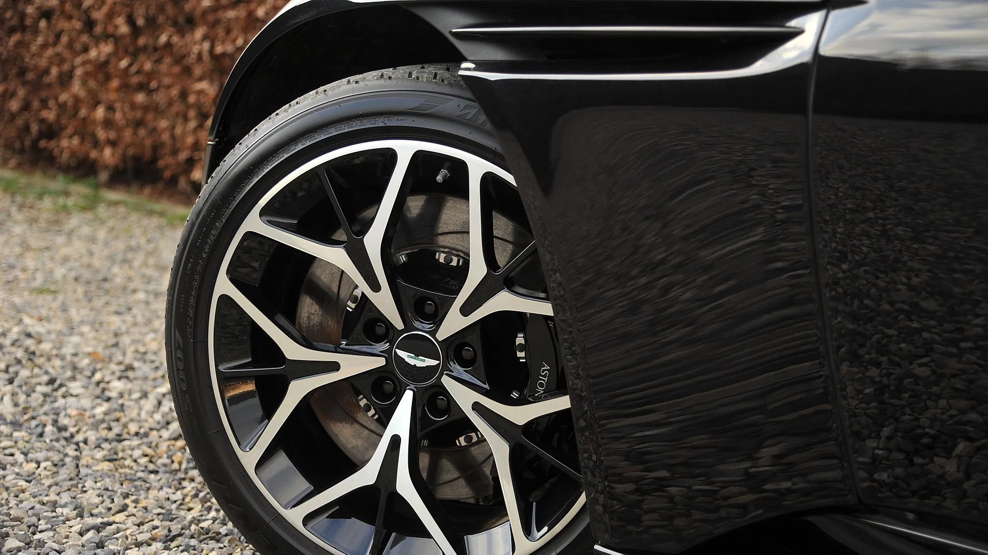 2018 Aston Martin DB11 wheel