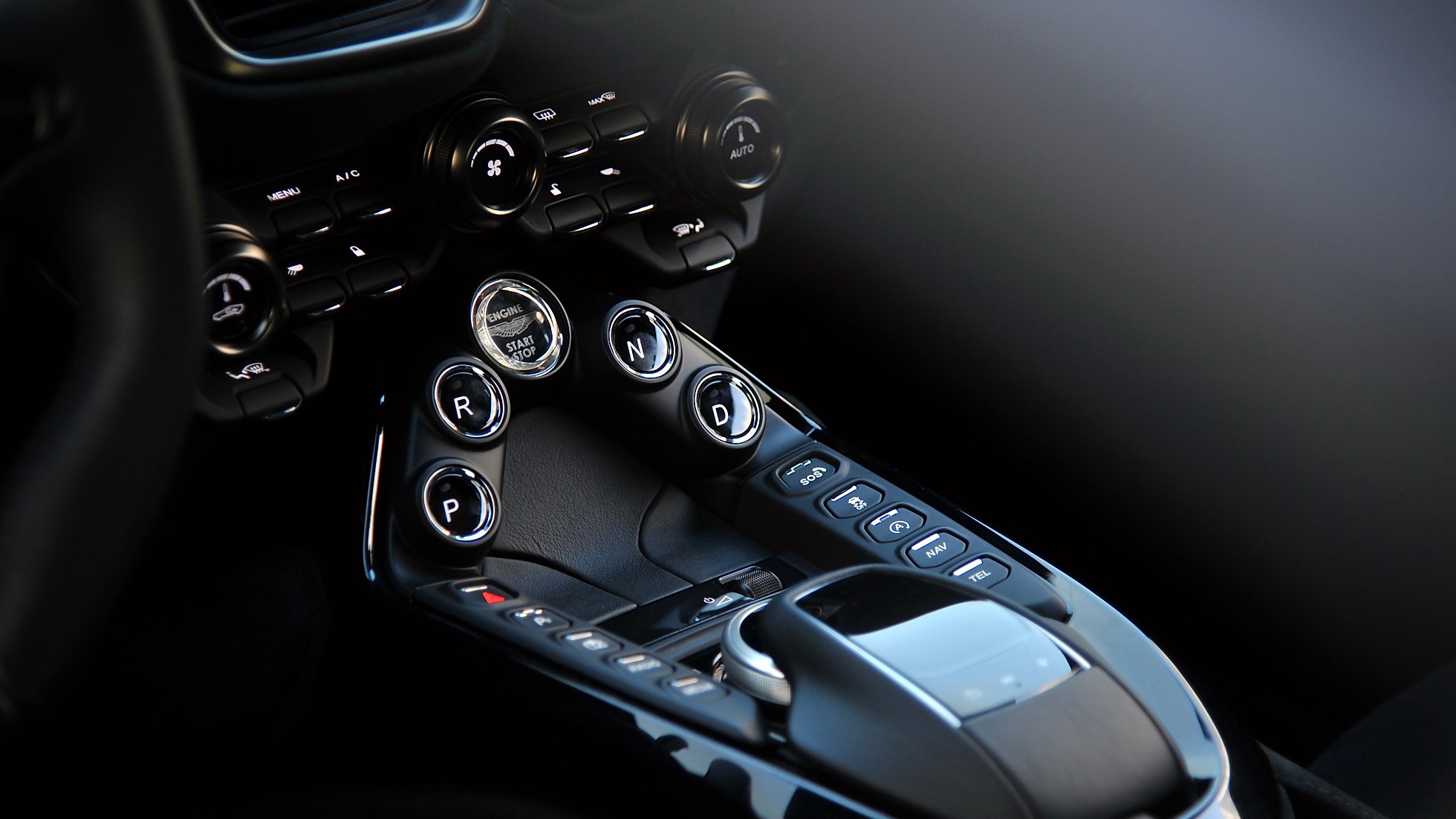 2019 Aston Martin Vantage, 2/15