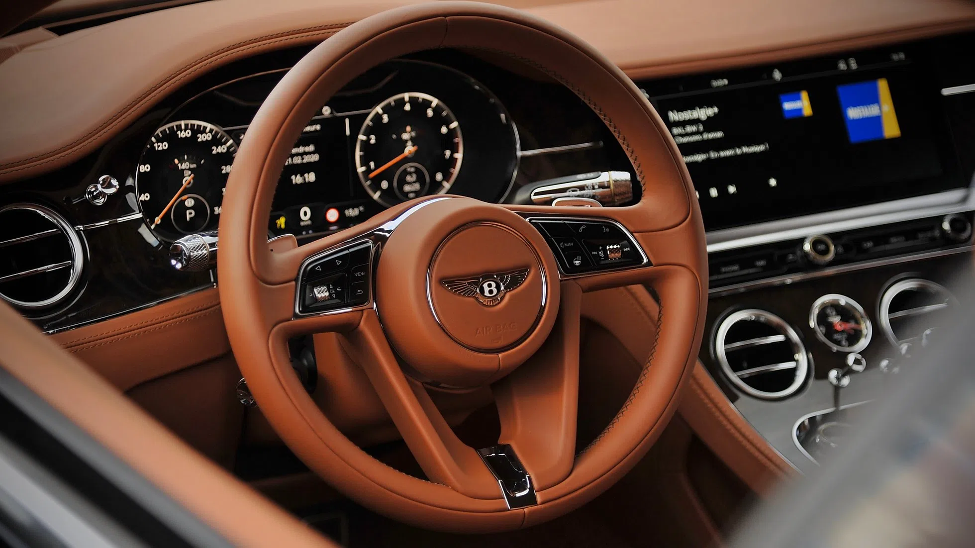 2019 Bentley Continental GT interior, Tan