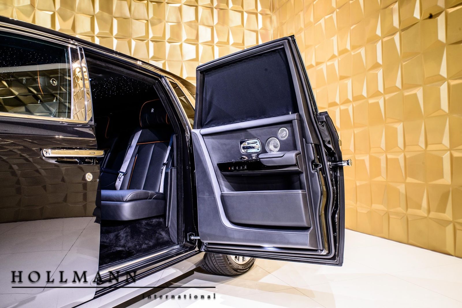 2018 Rolls-Royce Phantom VIII SWB FIRST, 19/20
