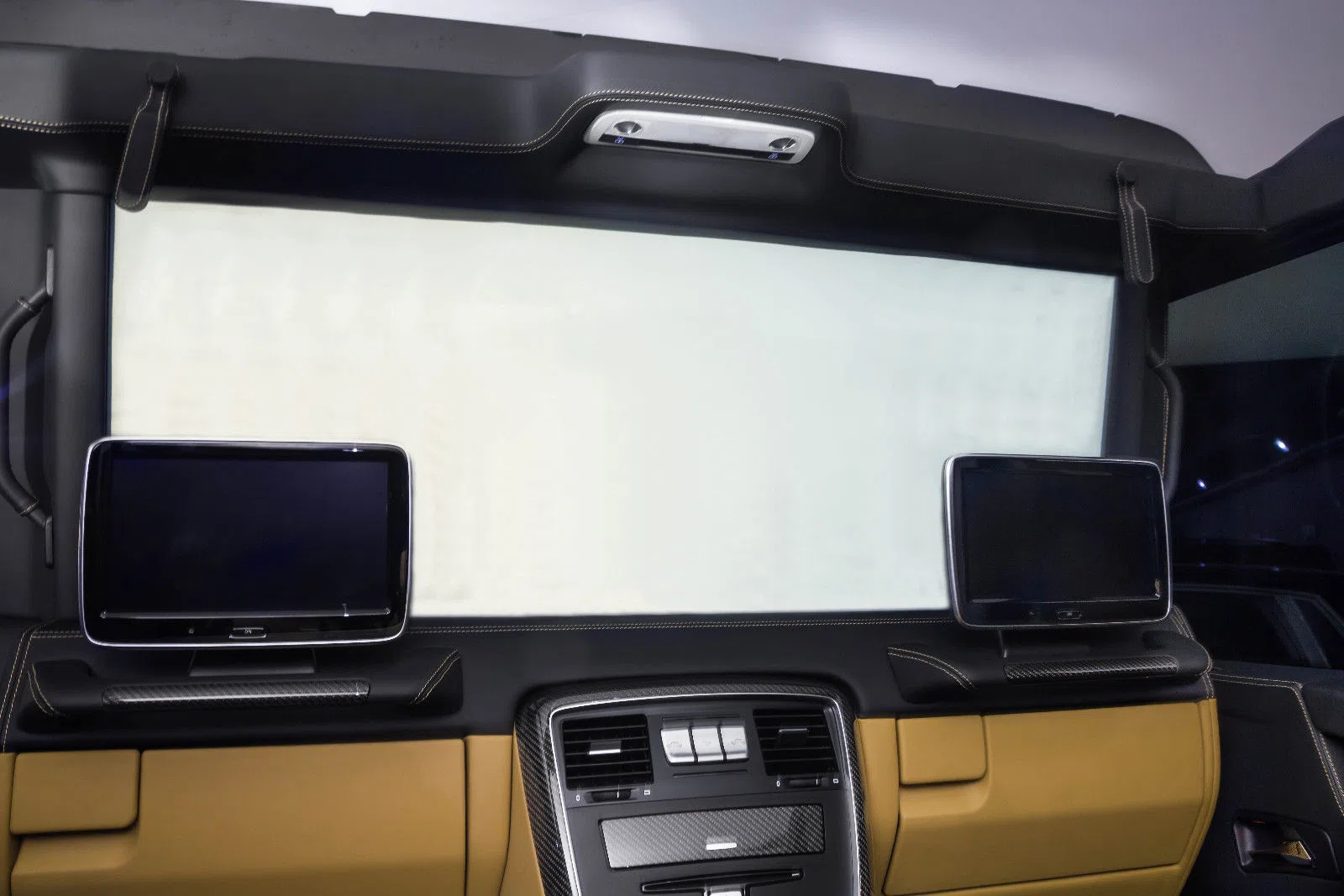 2018 Mercedes-Maybach G 650 Landaulet interior, door panel, Beige-Black