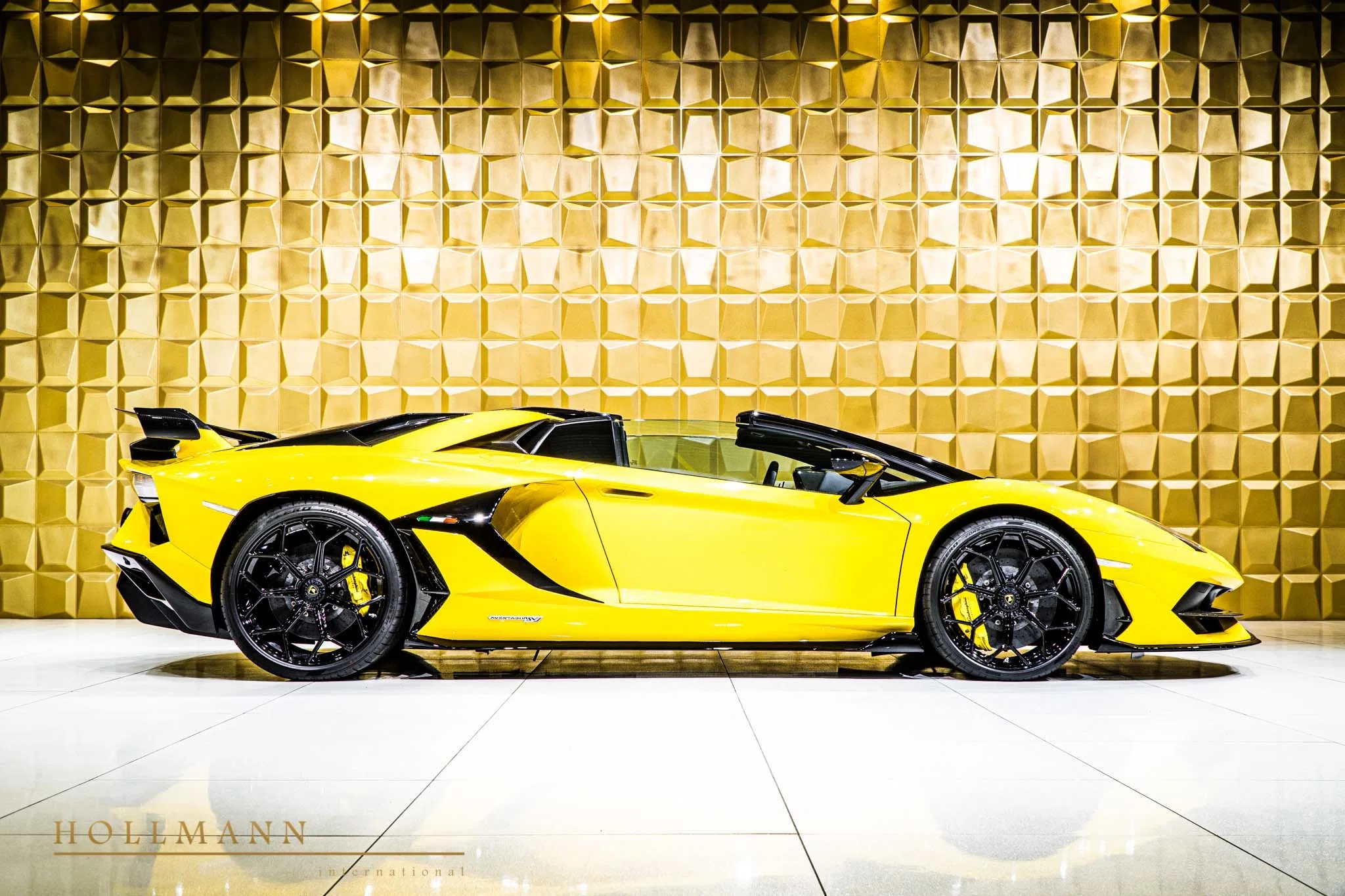 2020 Lamborghini Aventador SVJ Roadster for sale, exterior, New Giallo Orion