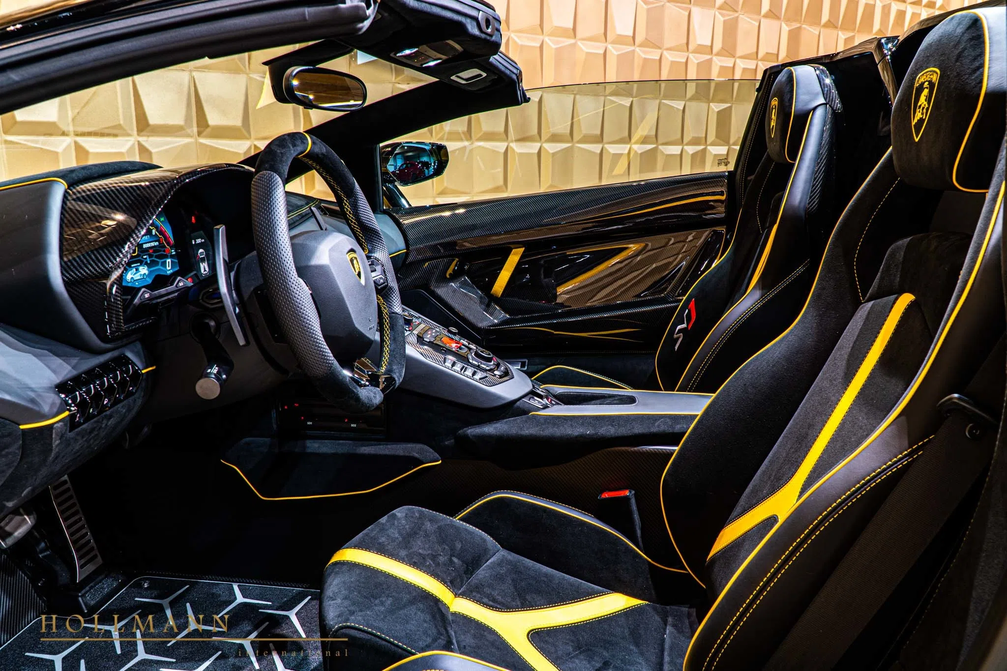 2020 Lamborghini Aventador SVJ Roadster interior, Nero Cosmus