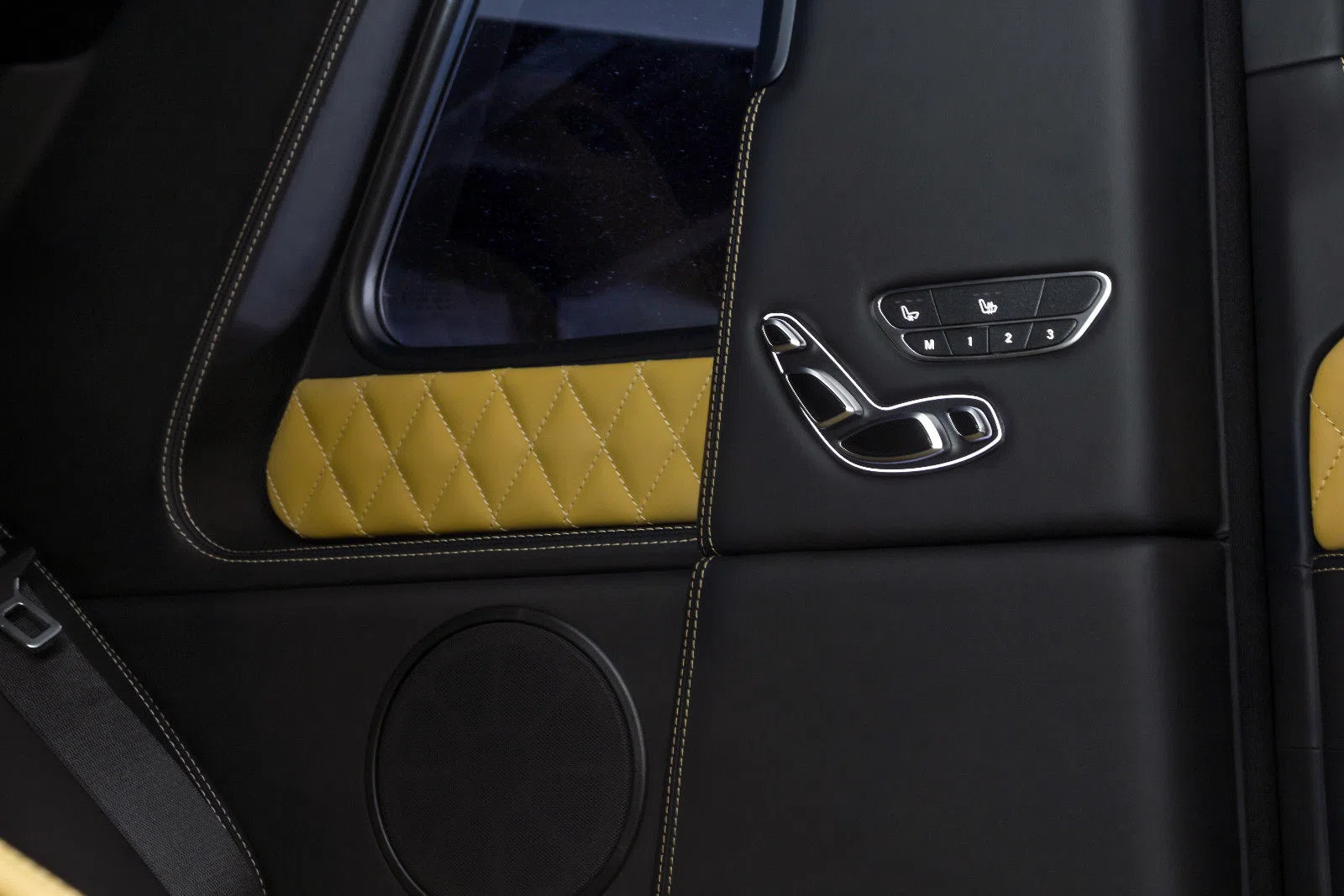 2018 Mercedes-Maybach G 650 Landaulet interior, door panel, Beige-Black