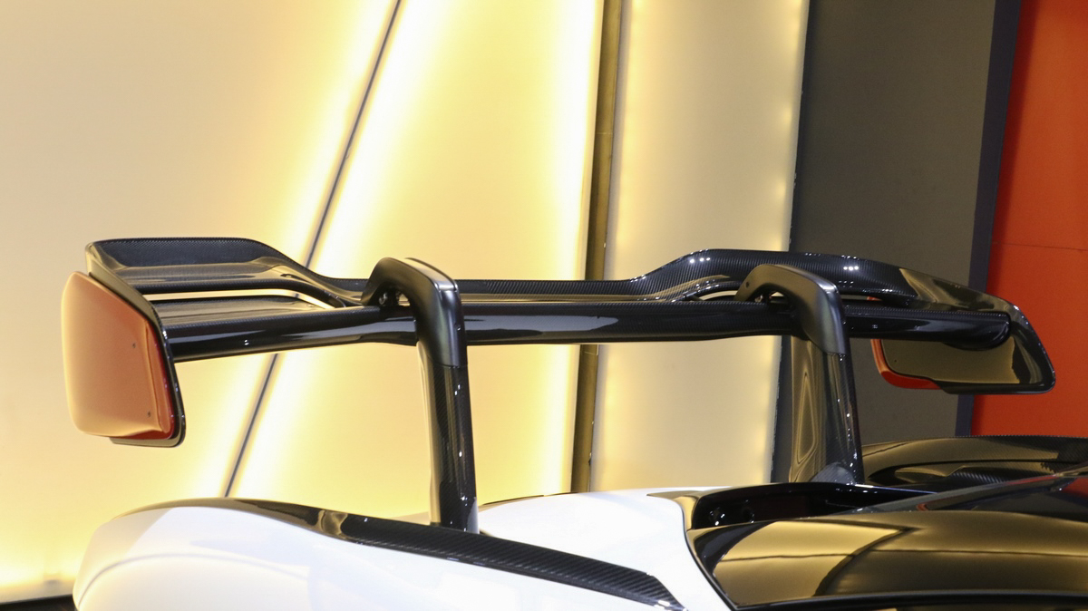 2019 McLaren Senna – 1 of 500, 18/20