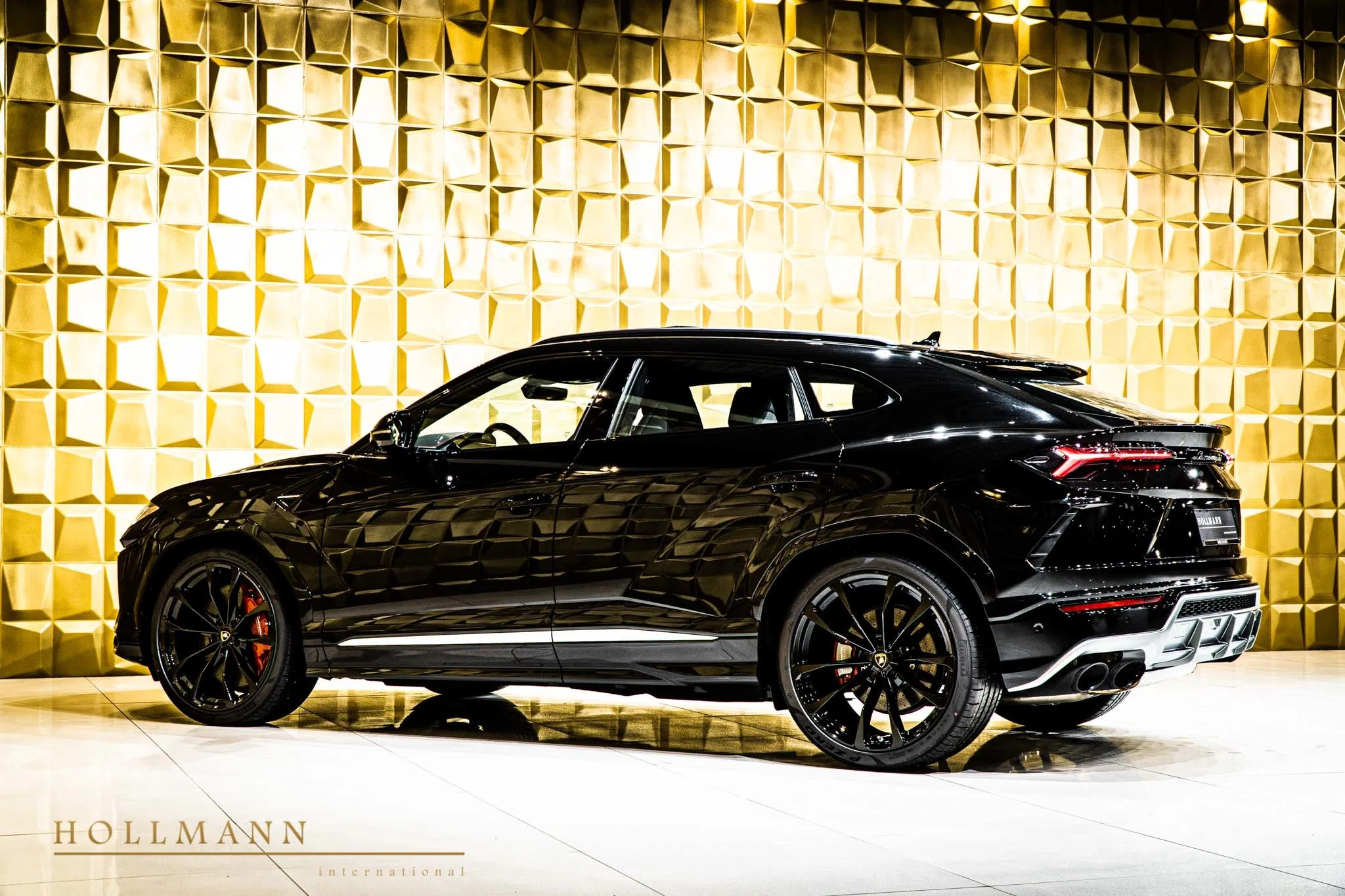 2020 Lamborghini Urus for sale, exterior, Nero Helene