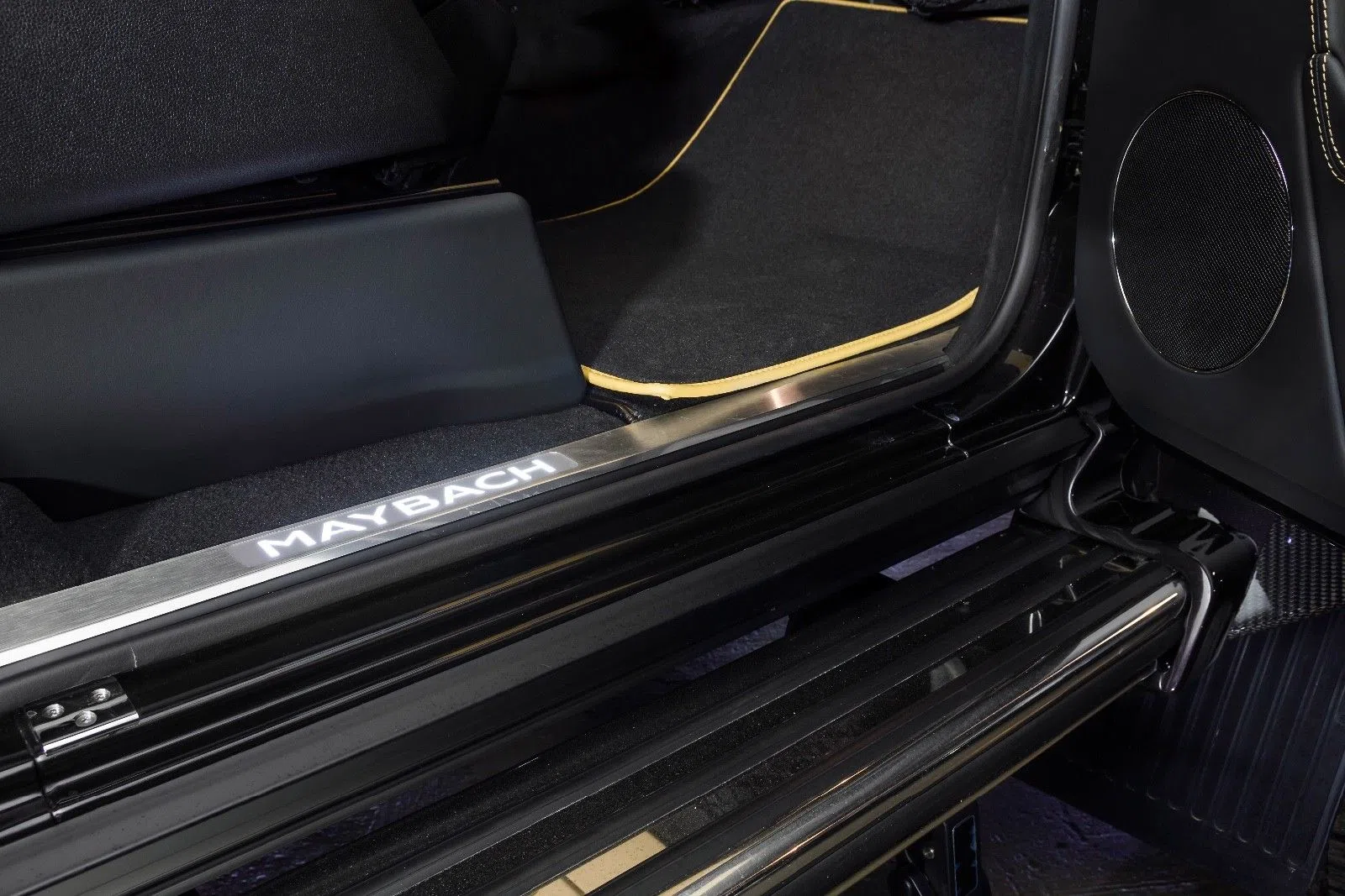 2018 Mercedes-Maybach G 650 Landaulet interior, door sill, Beige-Black