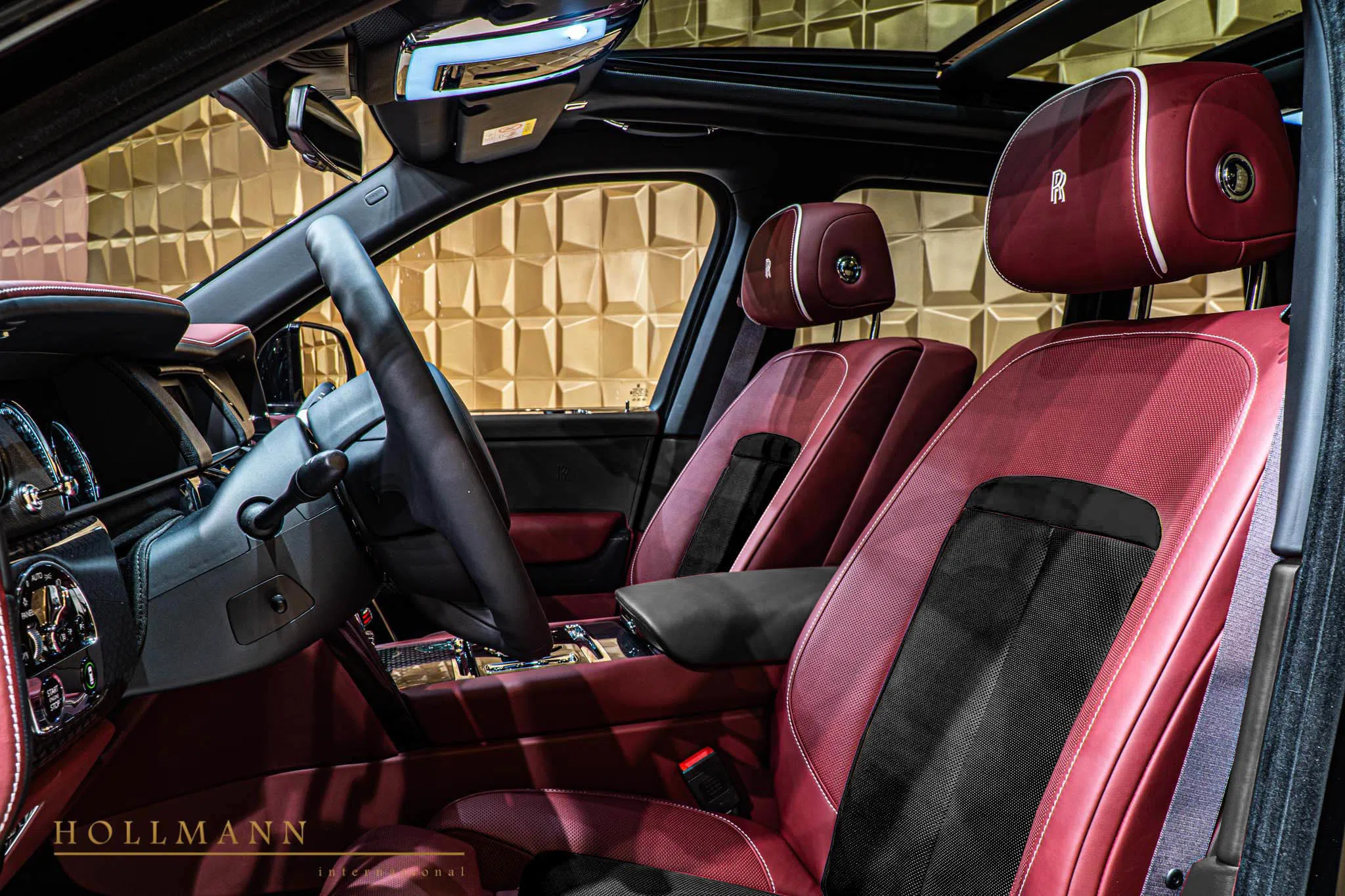 2020 Rolls-Royce Cullinan Black Badge interior, seats, Ardent Red