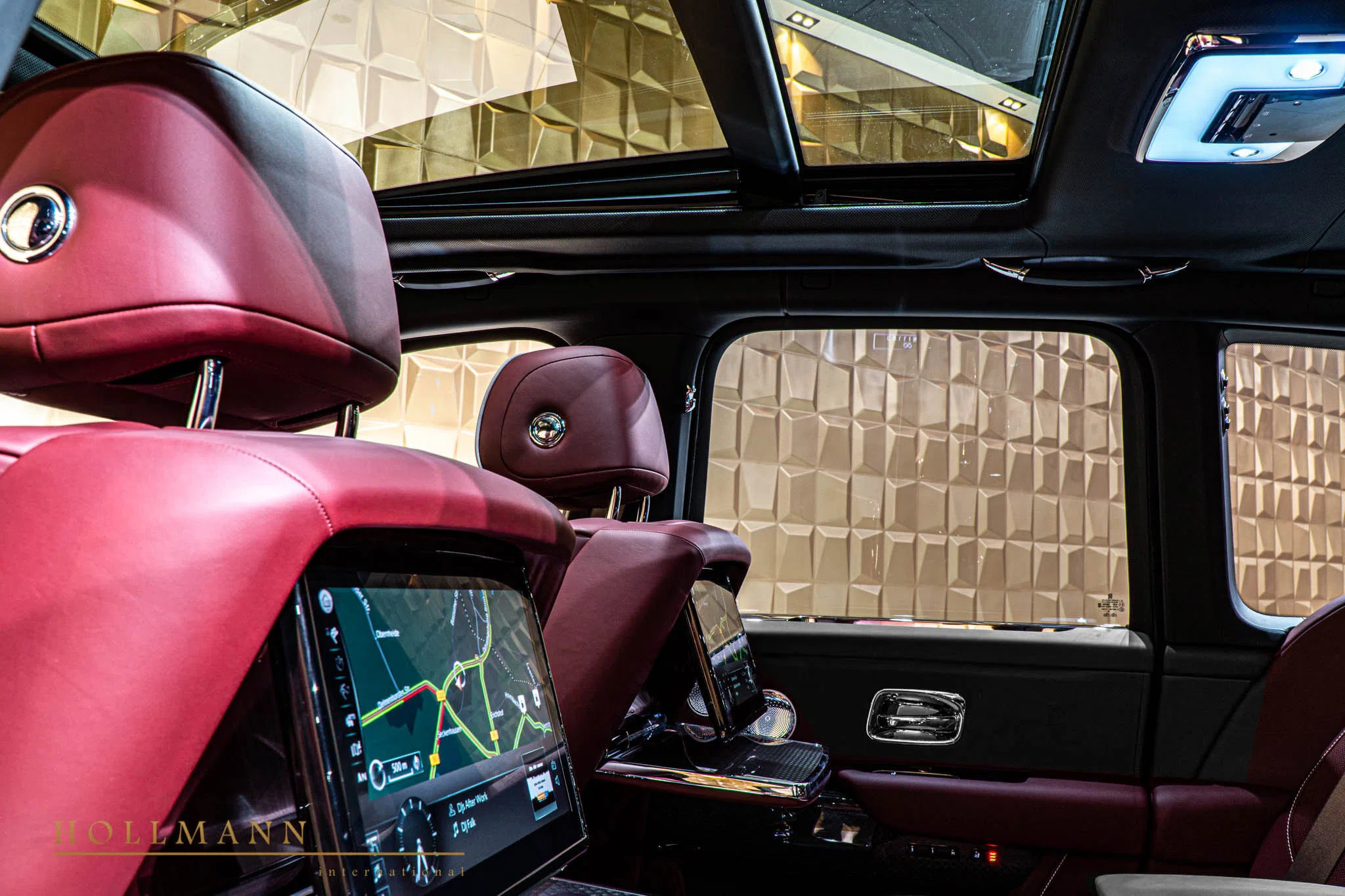 2020 Rolls-Royce Cullinan Black Badge interior, seats, Ardent Red