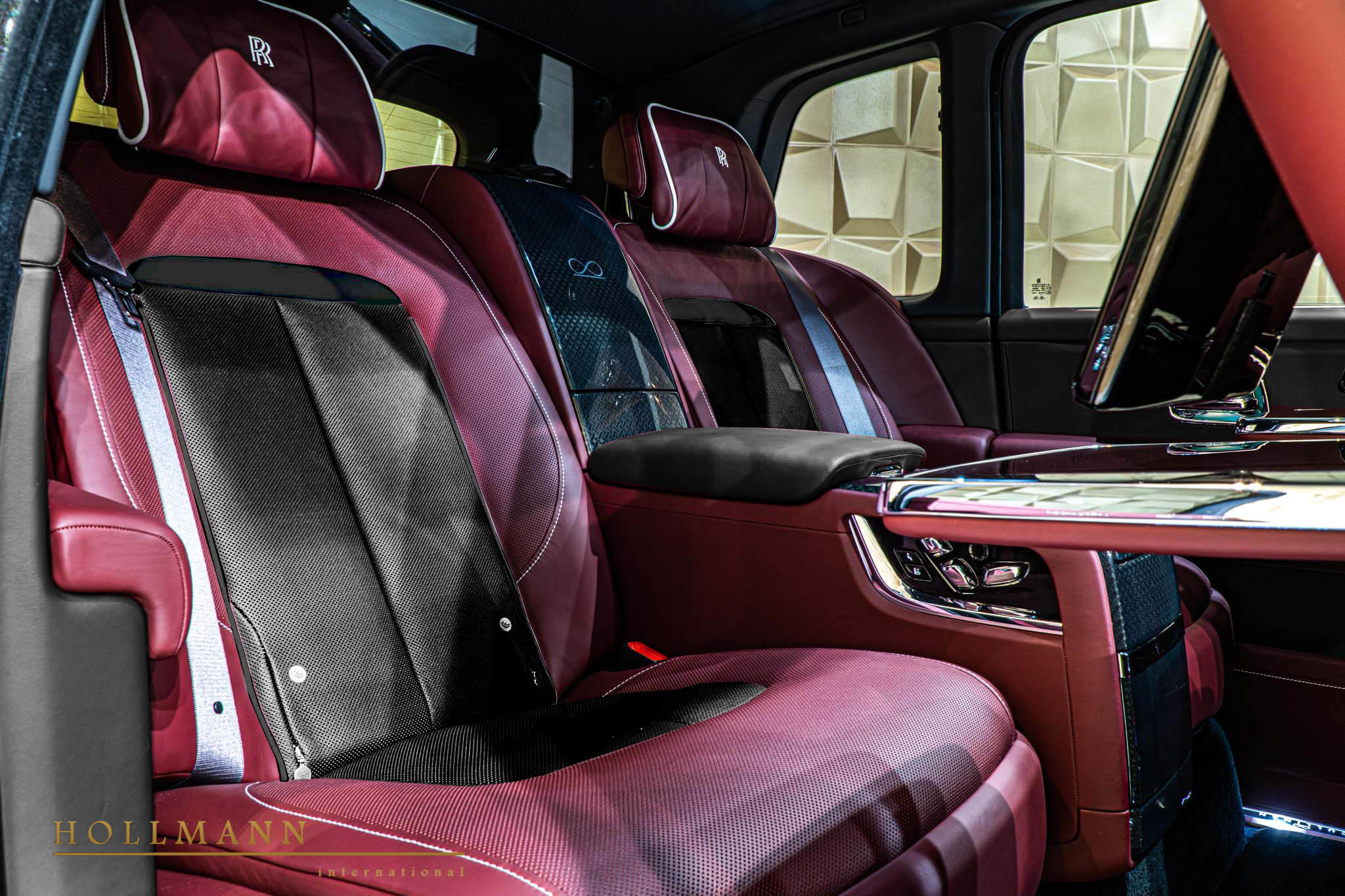 2020 Rolls-Royce Cullinan Black Badge, 24/39