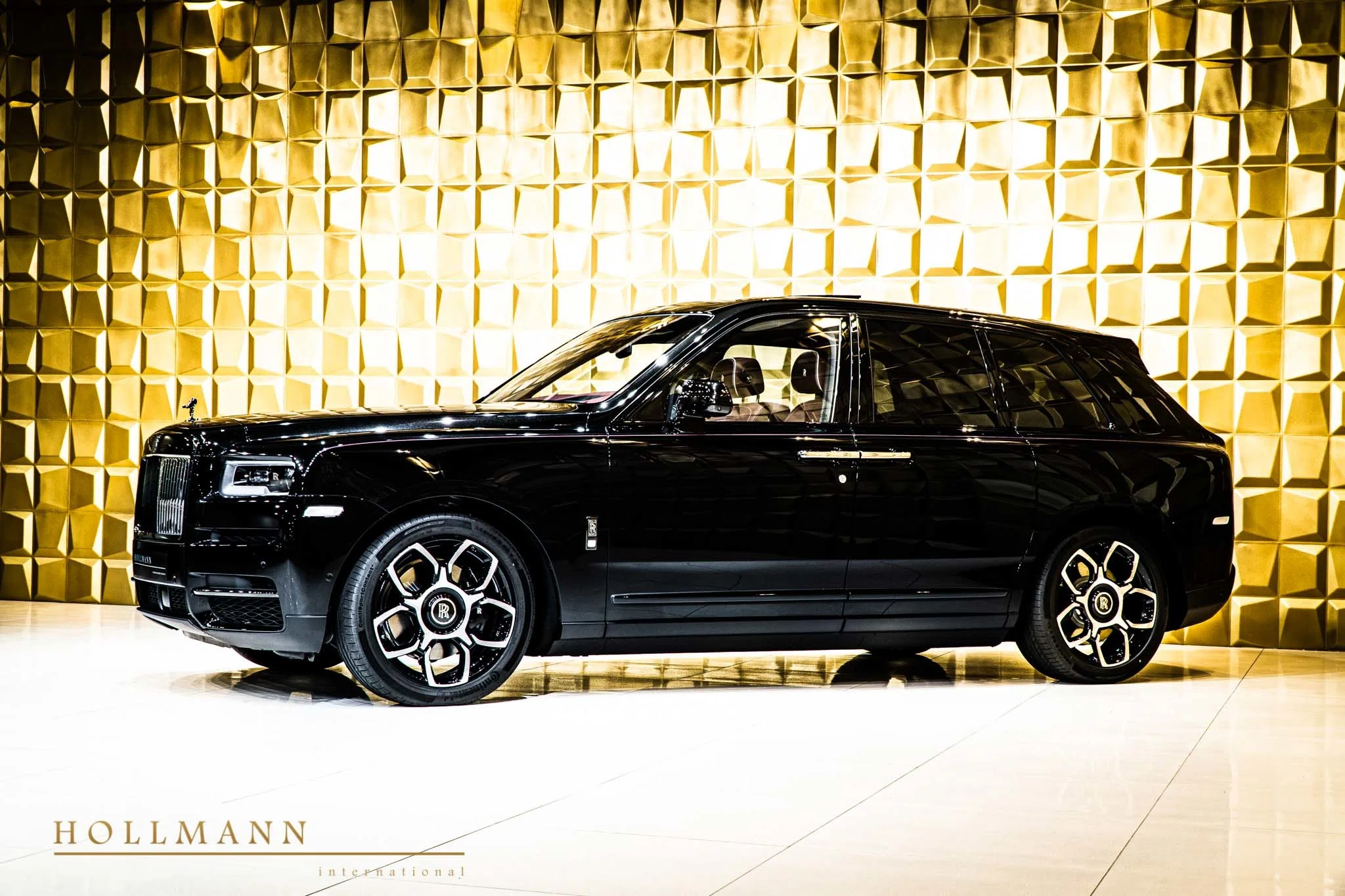 2020 Rolls-Royce Cullinan Black Badge for sale, exterior, Black Diamond