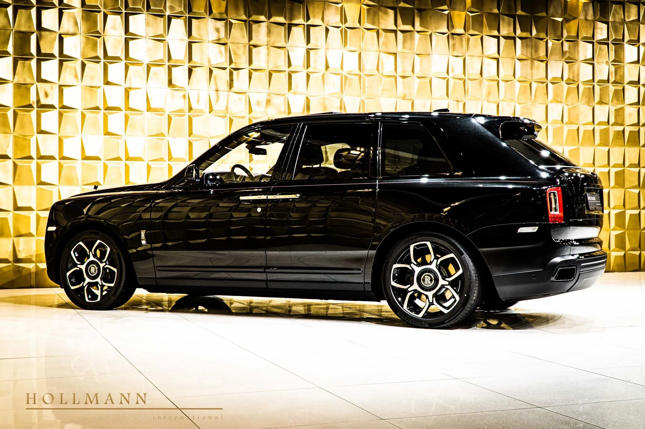 2020 Rolls-Royce Cullinan Black Badge for sale, exterior, Black Diamond