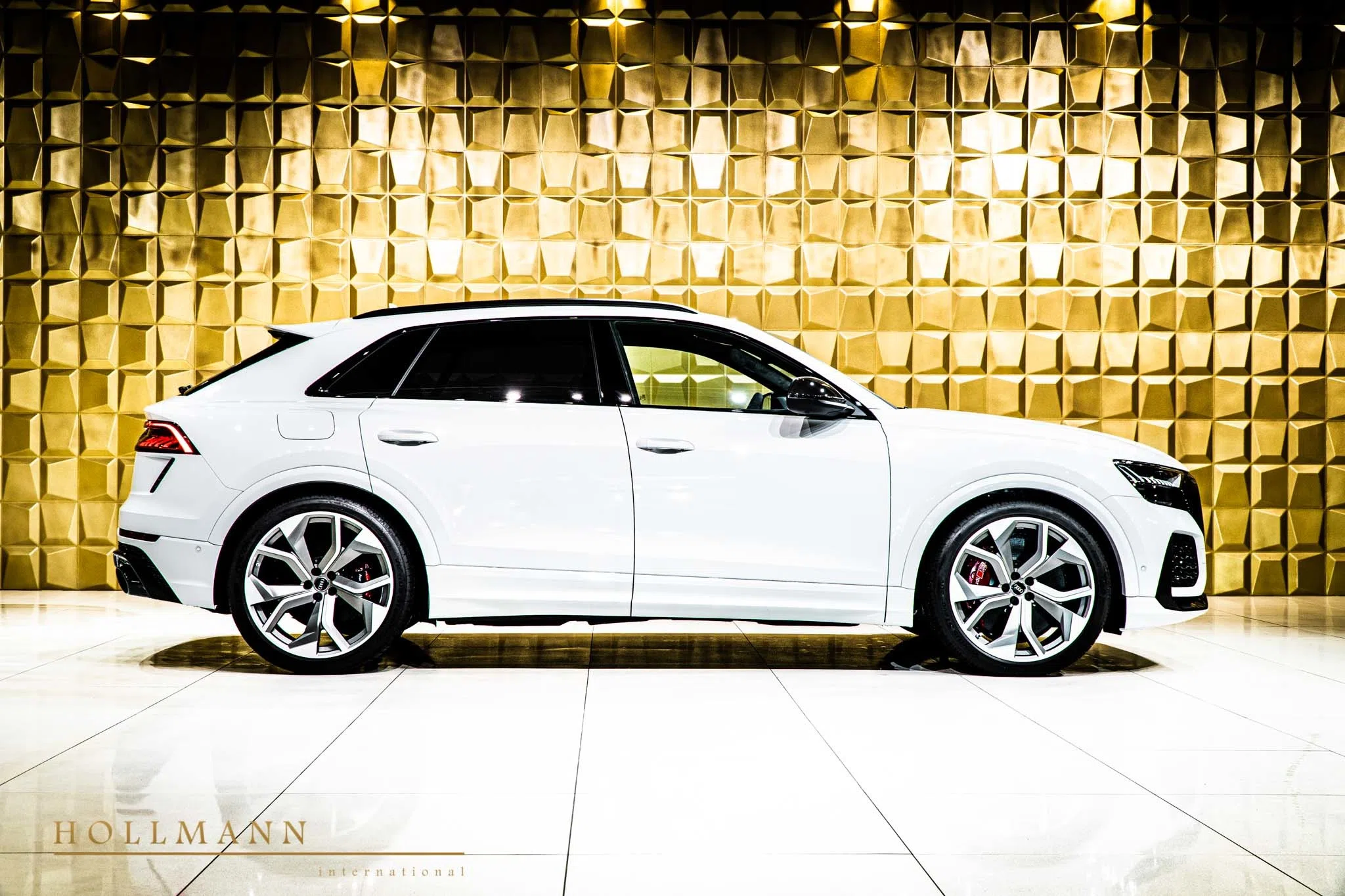 2020 Audi RS Q8 for sale, exterior, Glacier White Metallic