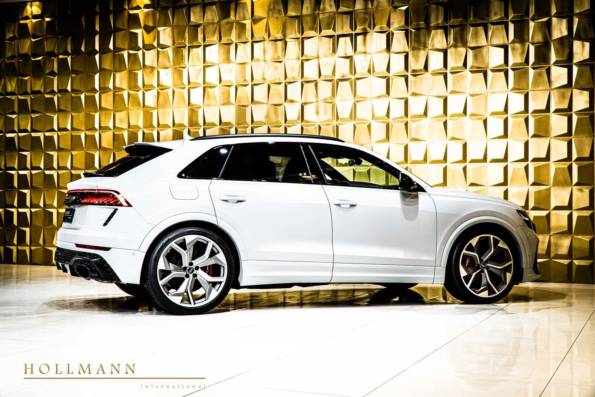 2020 Audi RS Q8 for sale, exterior, Glacier White Metallic