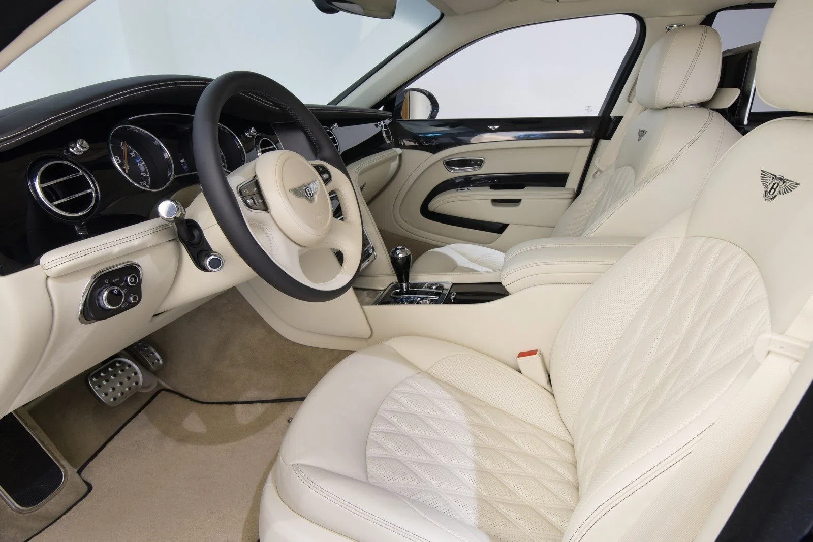 2018 Bentley Mulsanne Extended Wheelbase interior, seats, Beige