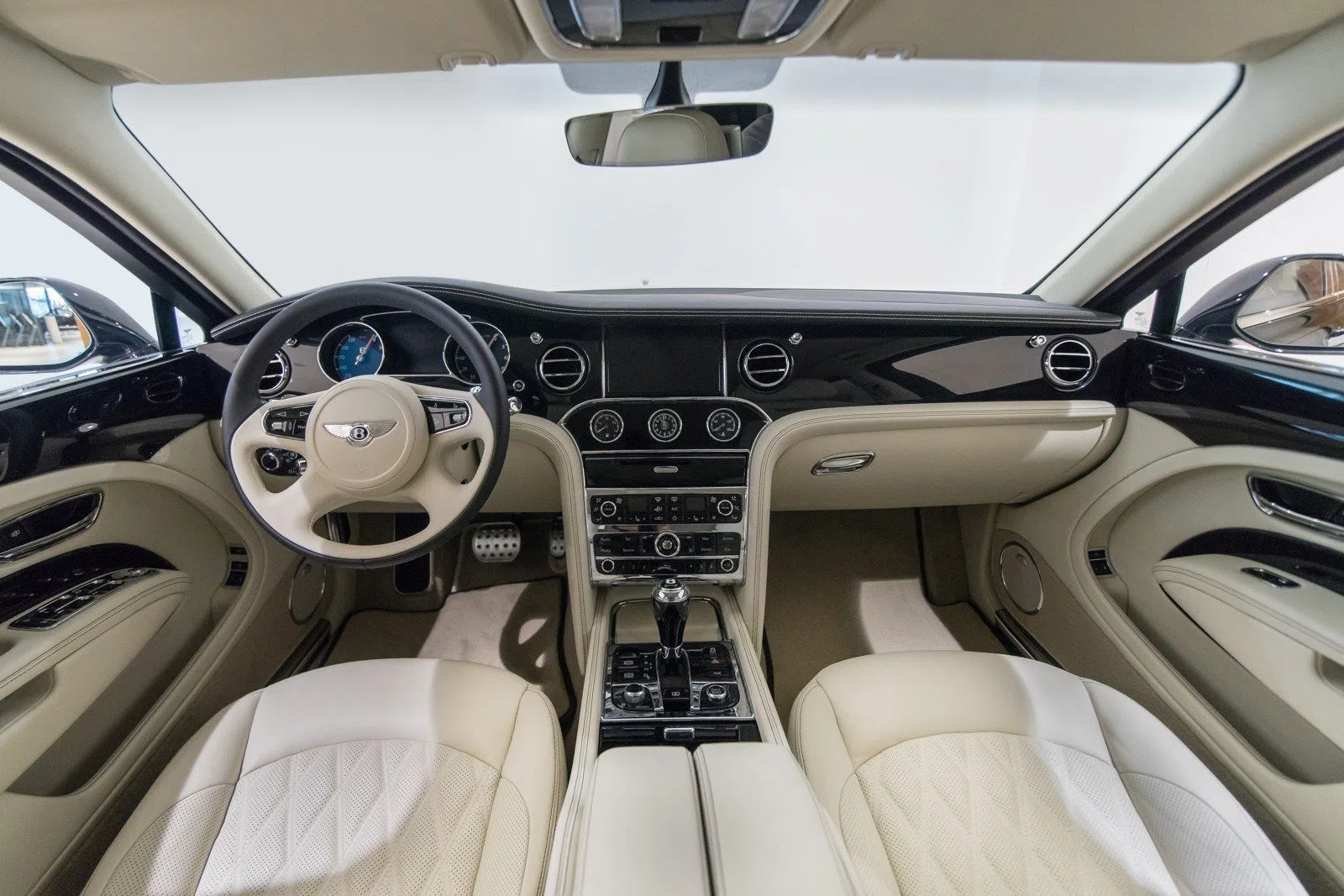 2018 Bentley Mulsanne Extended Wheelbase interior, dashboard, Beige