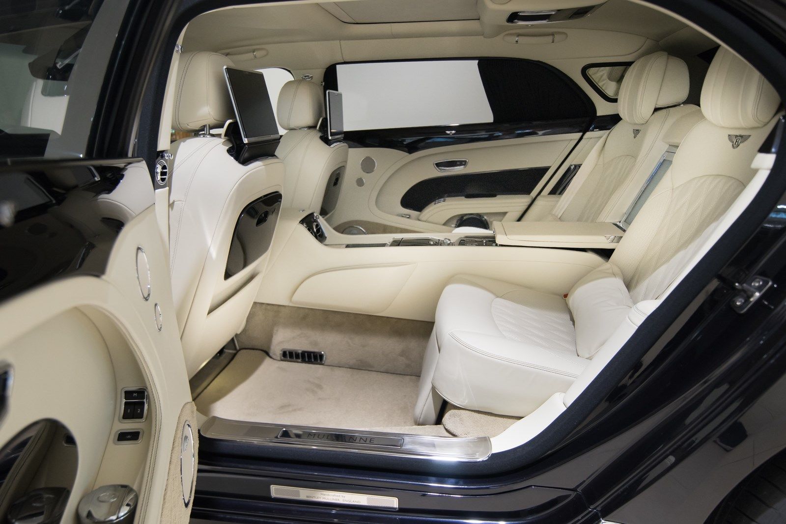 2018 Bentley Mulsanne Extended Wheelbase, 8/15