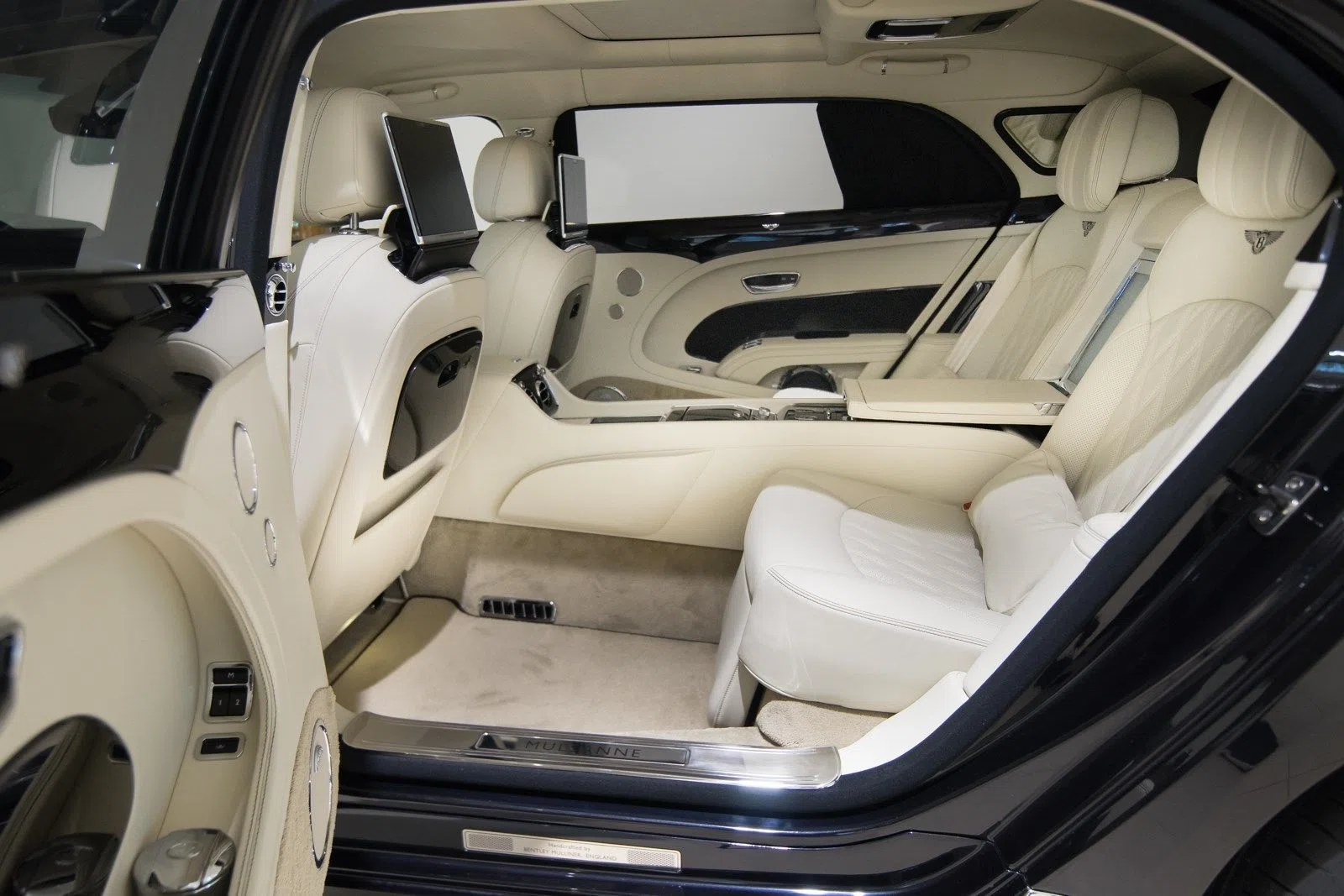 2018 Bentley Mulsanne Extended Wheelbase interior, Beige