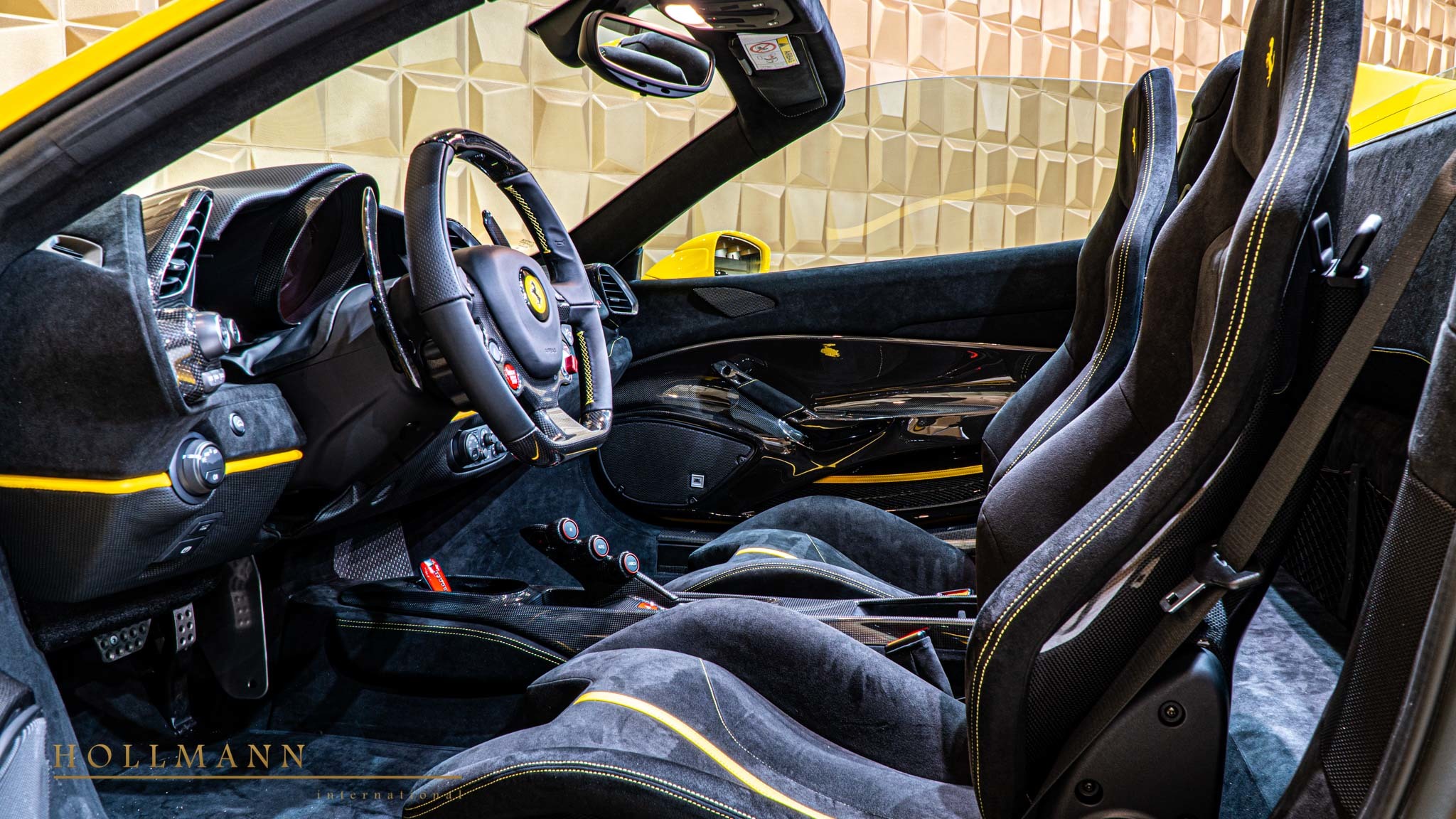 2020 Ferrari 488 Pista Spider, 2/20