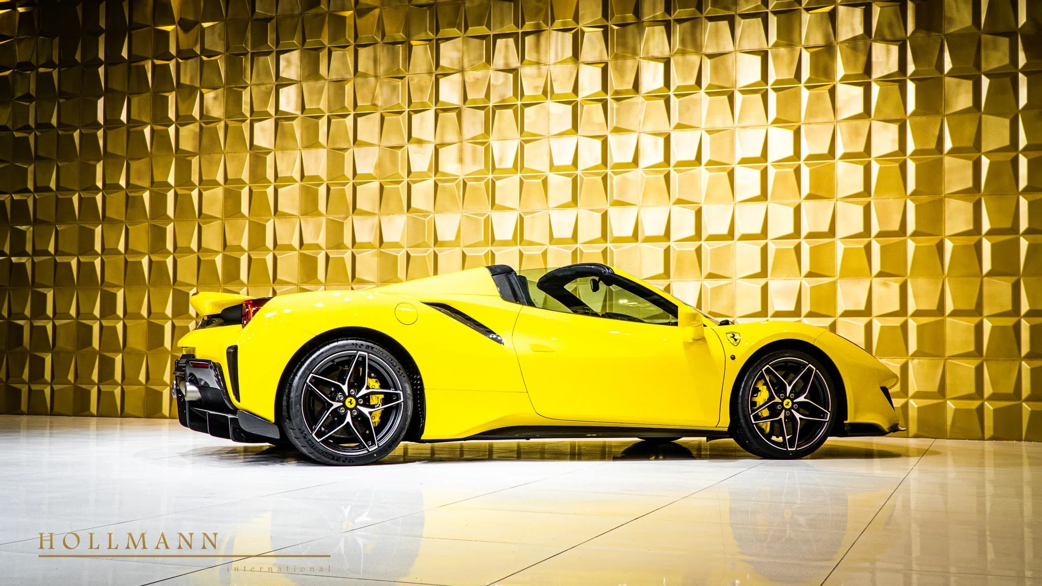 2020 Ferrari 488 Pista Spider, side profile, Giallo Triplo Strato