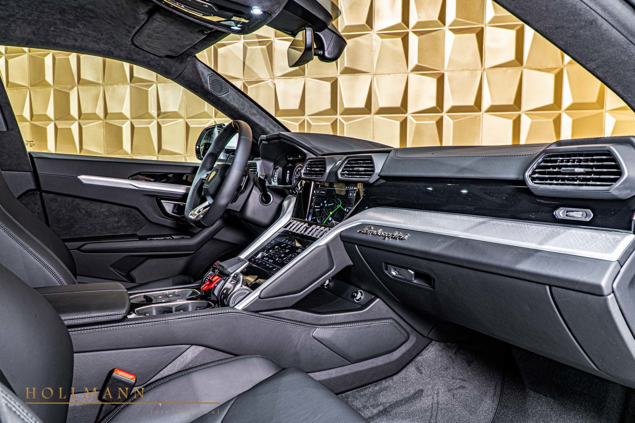 2020 Lamborghini Urus, 4/17