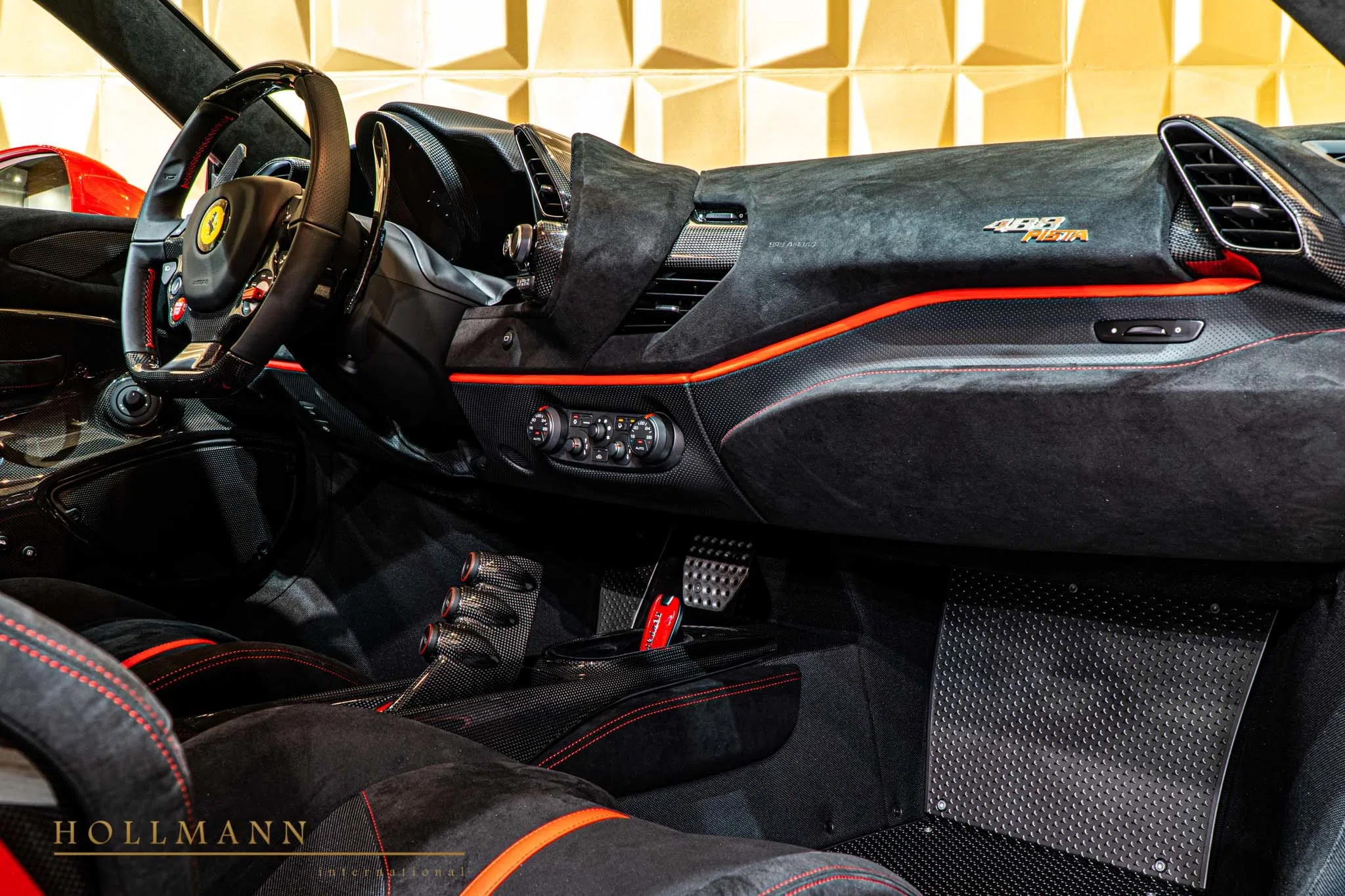2020 Ferrari 488 Pista interior, Alcantara Nero