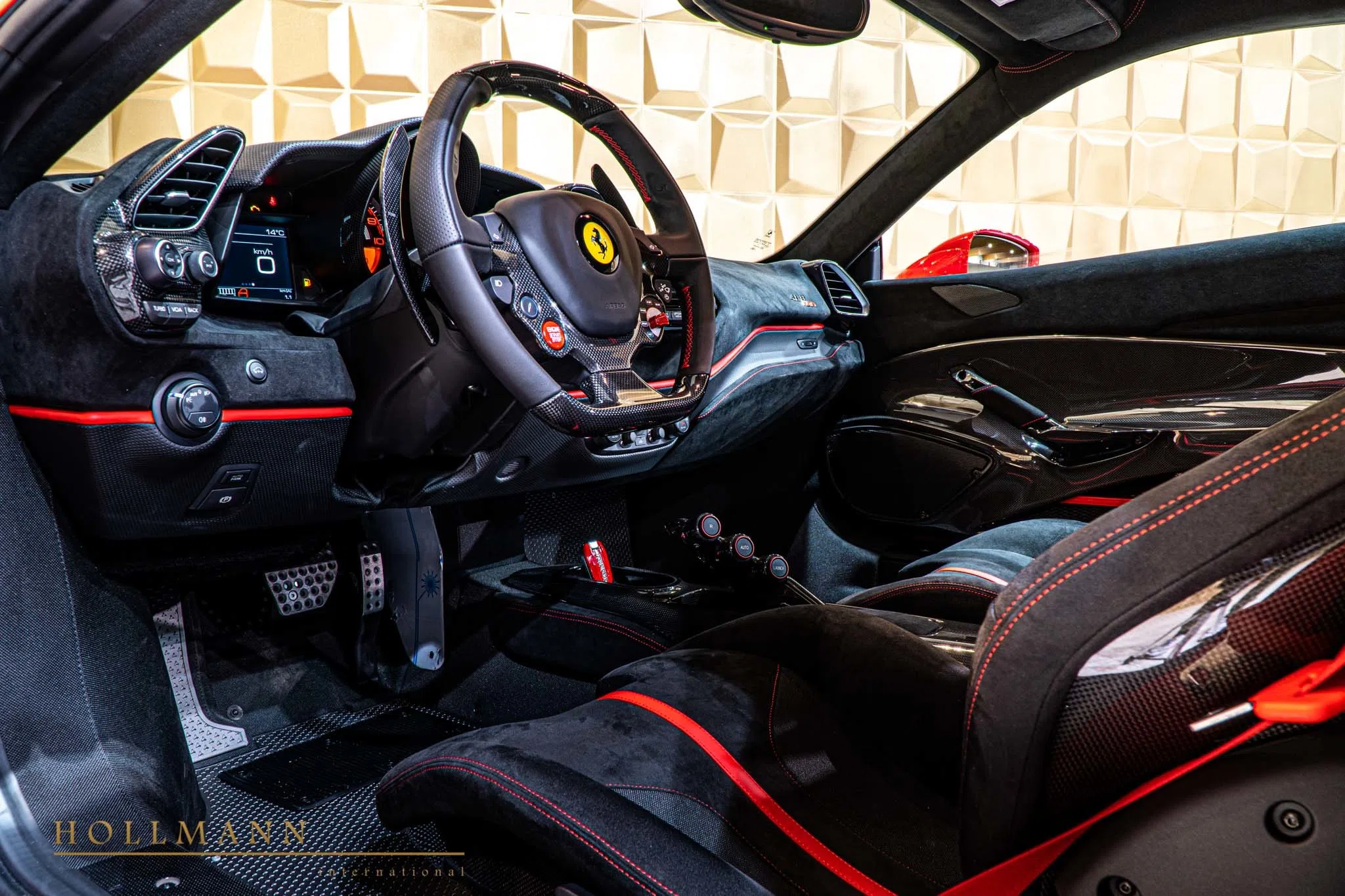 2020 Ferrari 488 Pista interior, Alcantara Nero