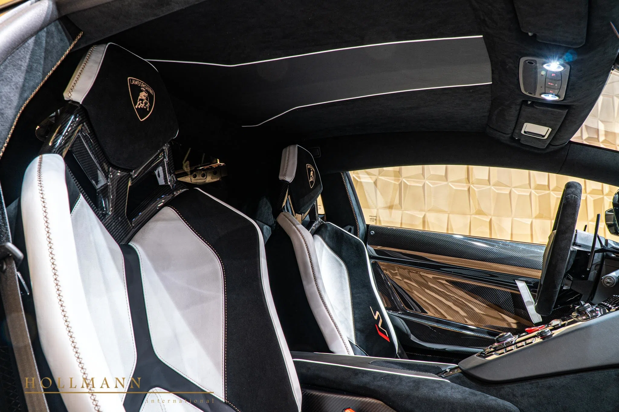 2020 Lamborghini Aventador SVJ interior, Nero Cosmus