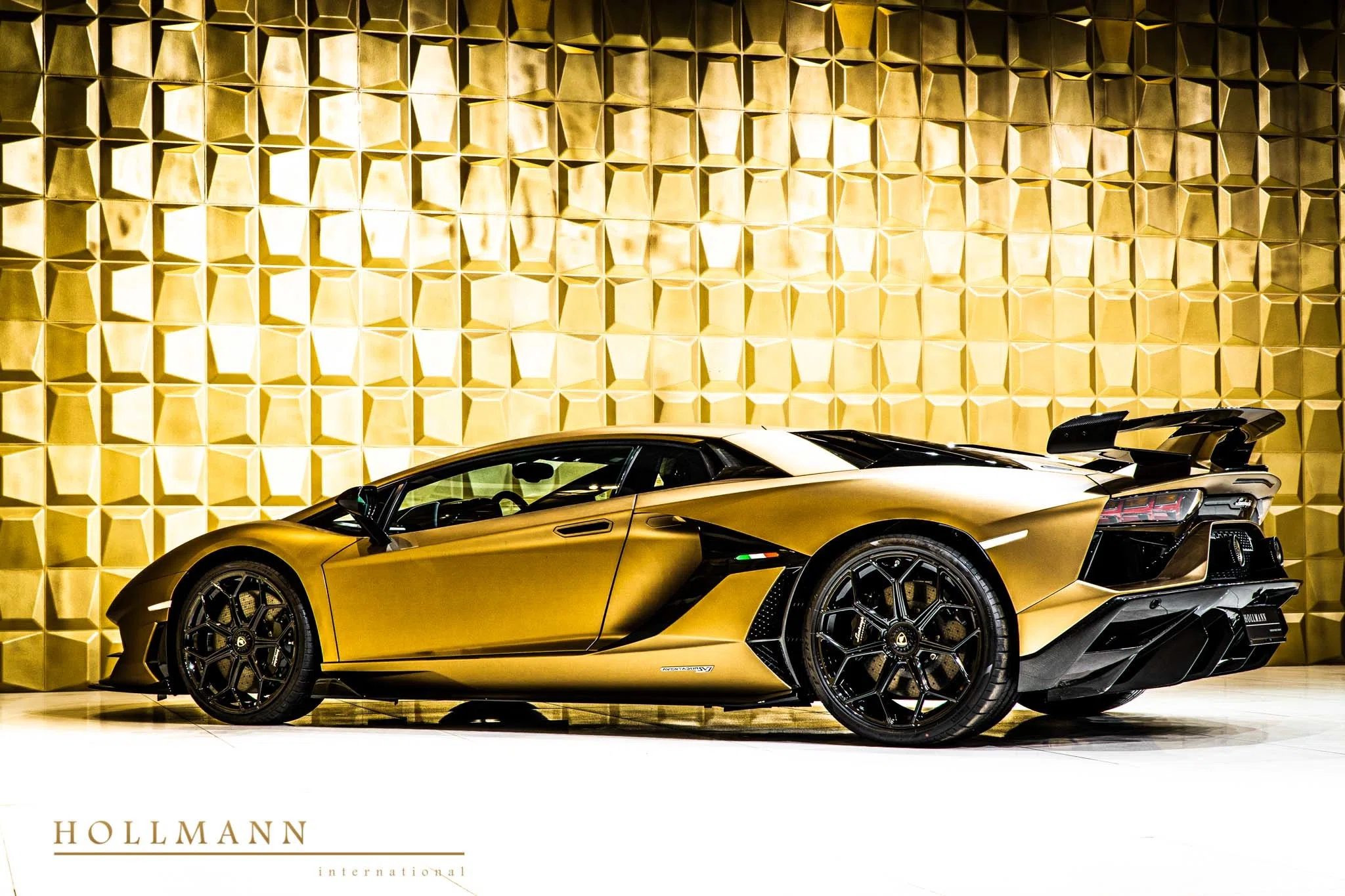 2020 Lamborghini Aventador SVJ for sale, exterior, Oro Elois (Gold)