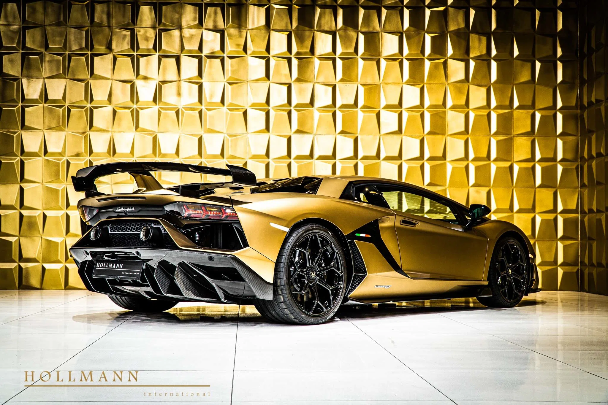 2020 Lamborghini Aventador SVJ for sale, exterior, Oro Elois (Gold)