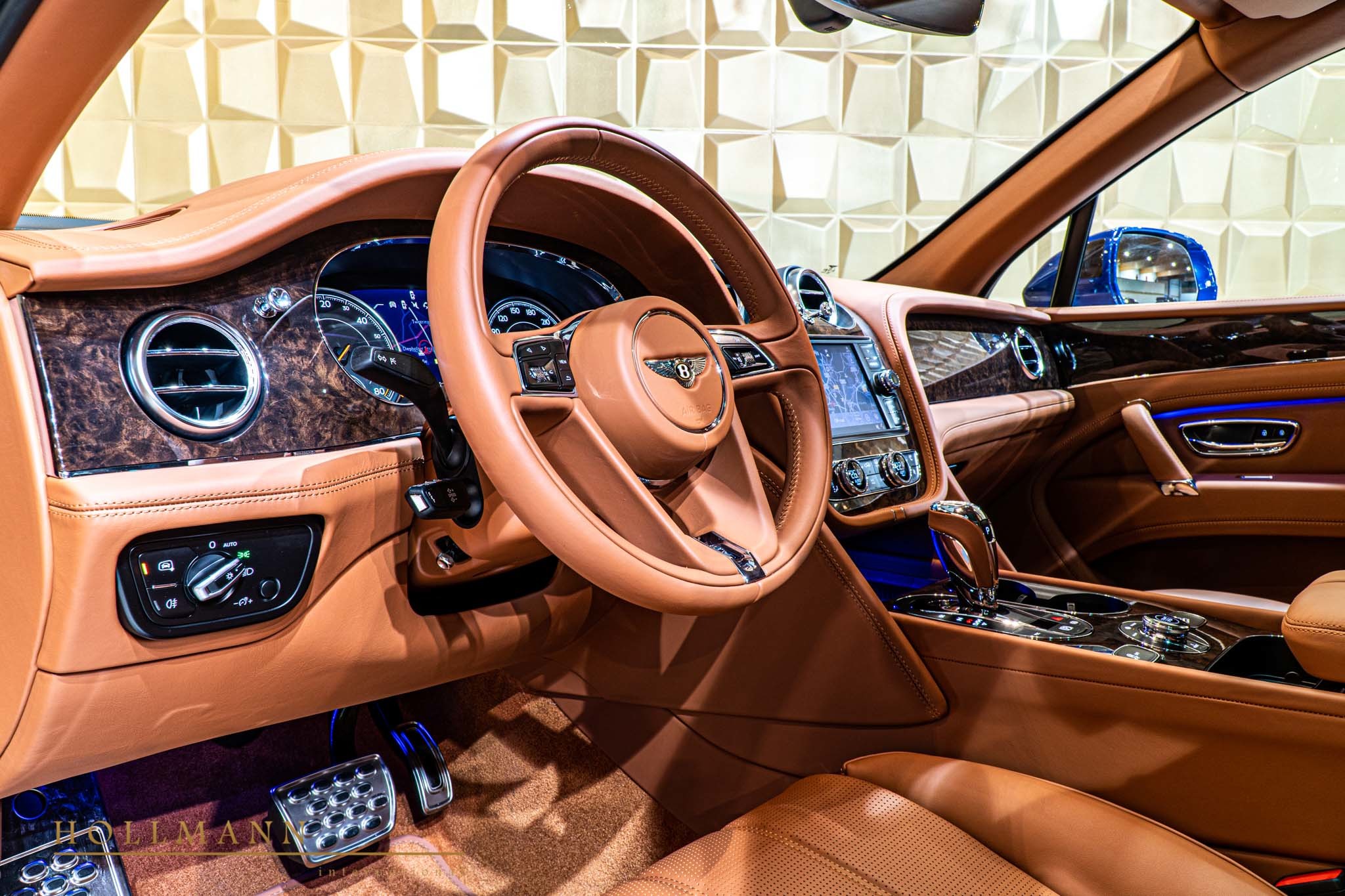 2020 Bentley Bentayga Hybrid, 2/20