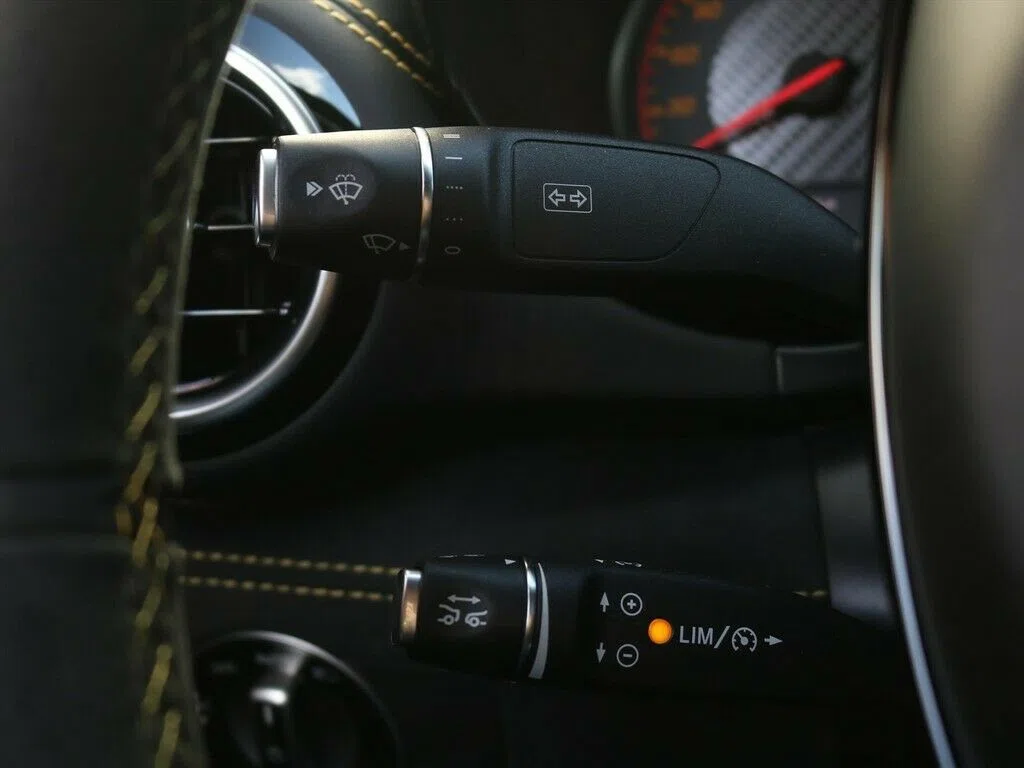 2020 Mercedes-Benz AMG GT Coupé GT R interior, center console, Stoff, Schwarz