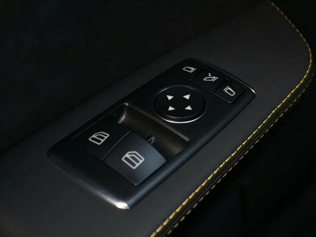 2020 Mercedes-Benz AMG GT Coupé GT R interior, center console, Stoff, Schwarz