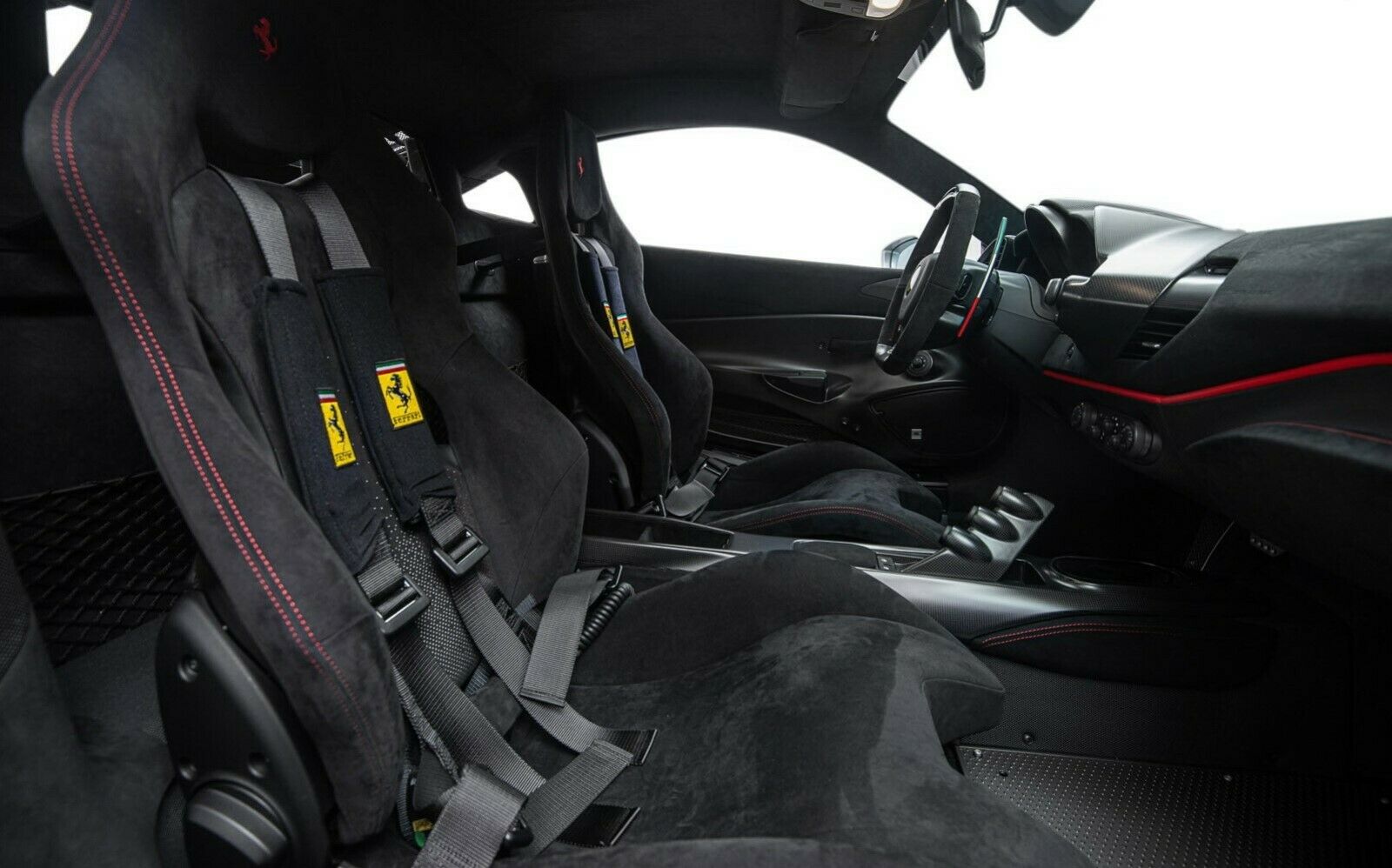 2019 Ferrari 488 Pista Piloti, 3/15
