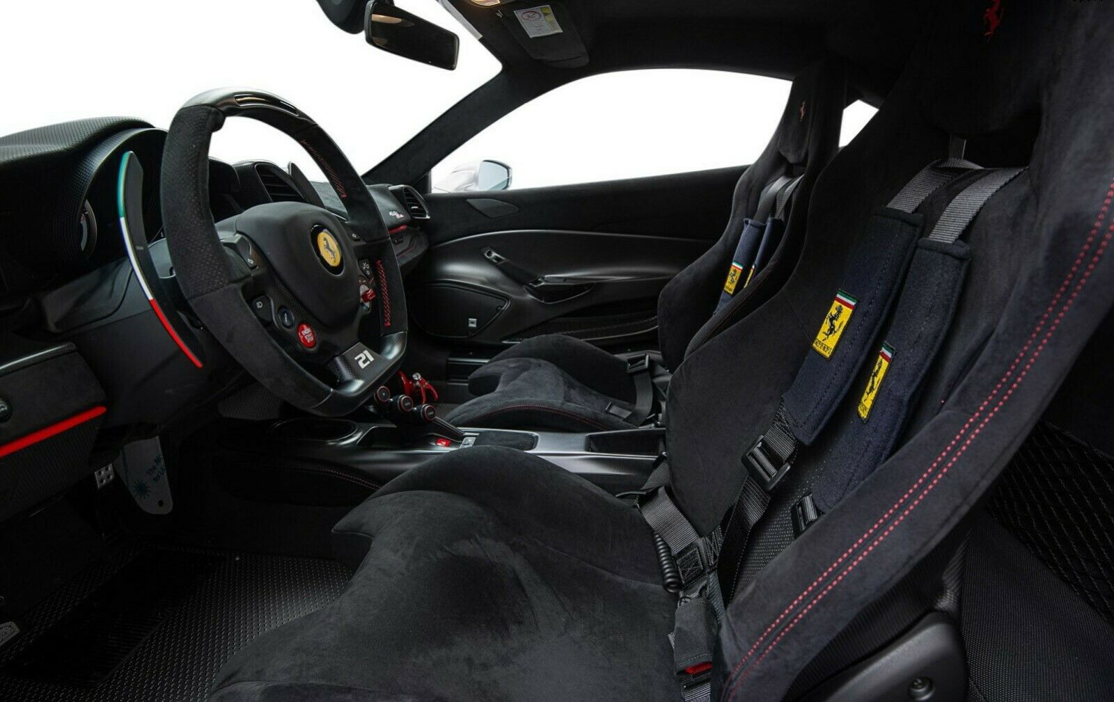 2019 Ferrari 488 Pista Piloti, 14/15