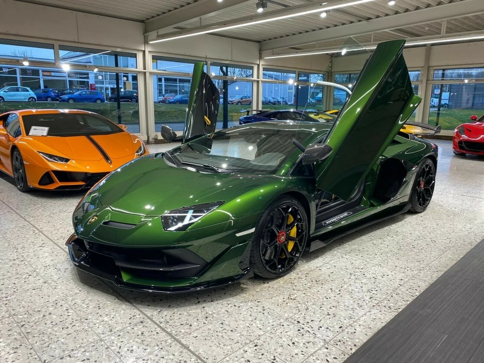 2020 Lamborghini Aventador Coupe SVJ SPECIAL GREEN