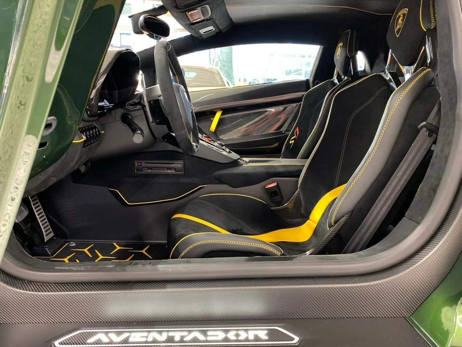 2020 Lamborghini Aventador Coupe SVJ SPECIAL GREEN interior, seats, Alcantara Nero