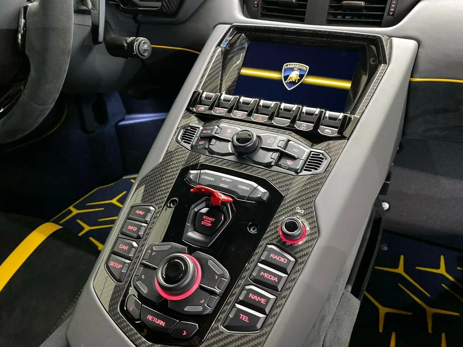 2020 Lamborghini Aventador Coupe SVJ SPECIAL GREEN interior, Alcantara Nero