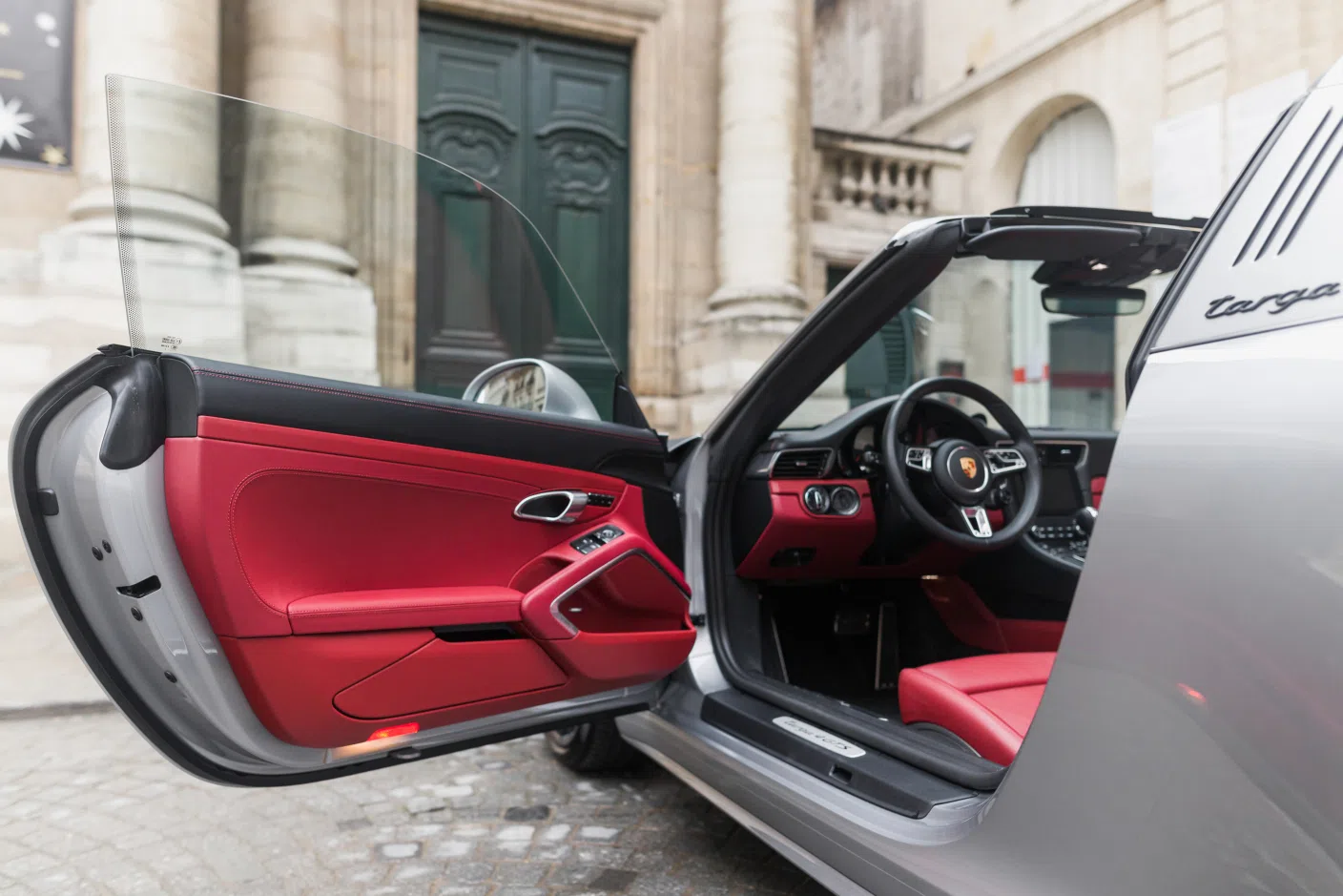 2017 Porsche 991 II Targa 4 GTS interior, door panel, cuir bi-ton noir/rouge