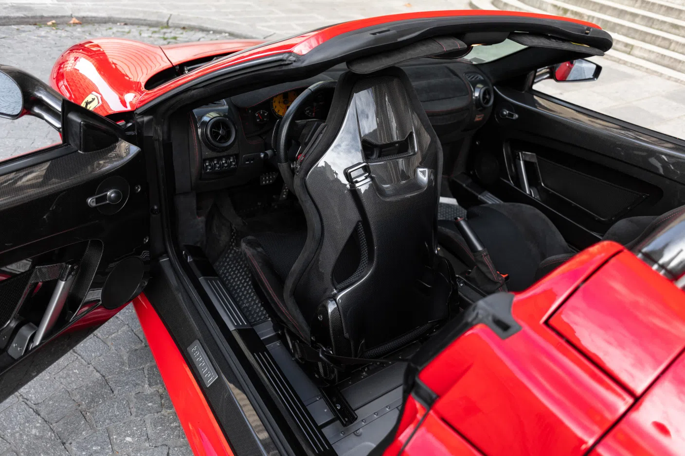 2009 Ferrari F430 Scuderia 16M interior, Alcantara noir avec coutures rouge