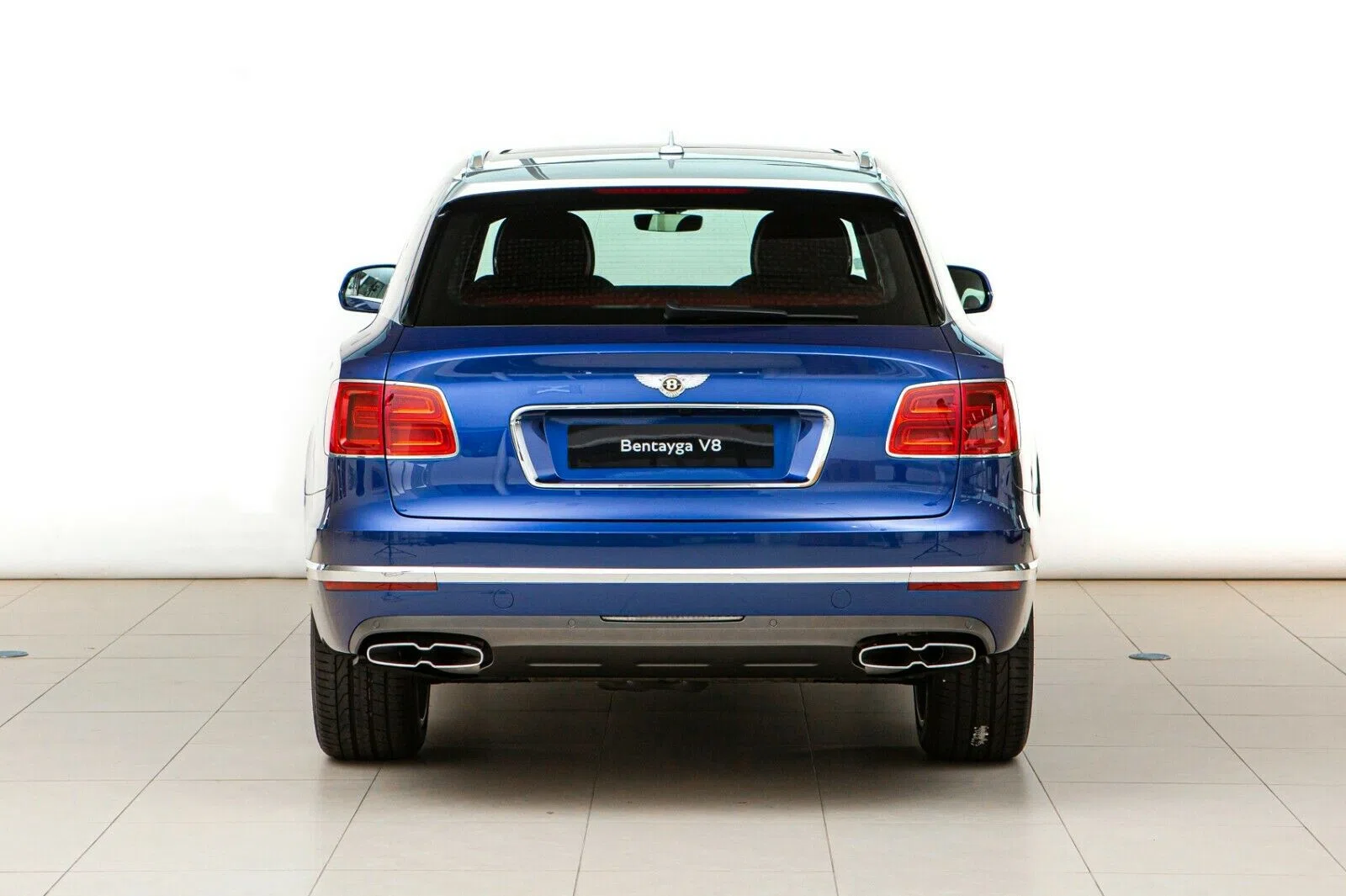 2020 Bentley Bentayga 4.0 V8, rear three-quarter view, Moonbeam over Moroccan Blue