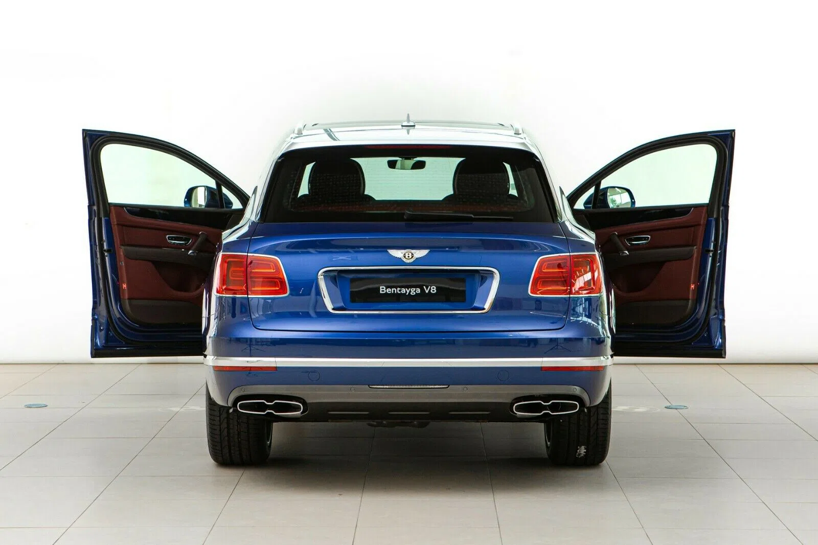 2020 Bentley Bentayga 4.0 V8, rear three-quarter view, Moonbeam over Moroccan Blue