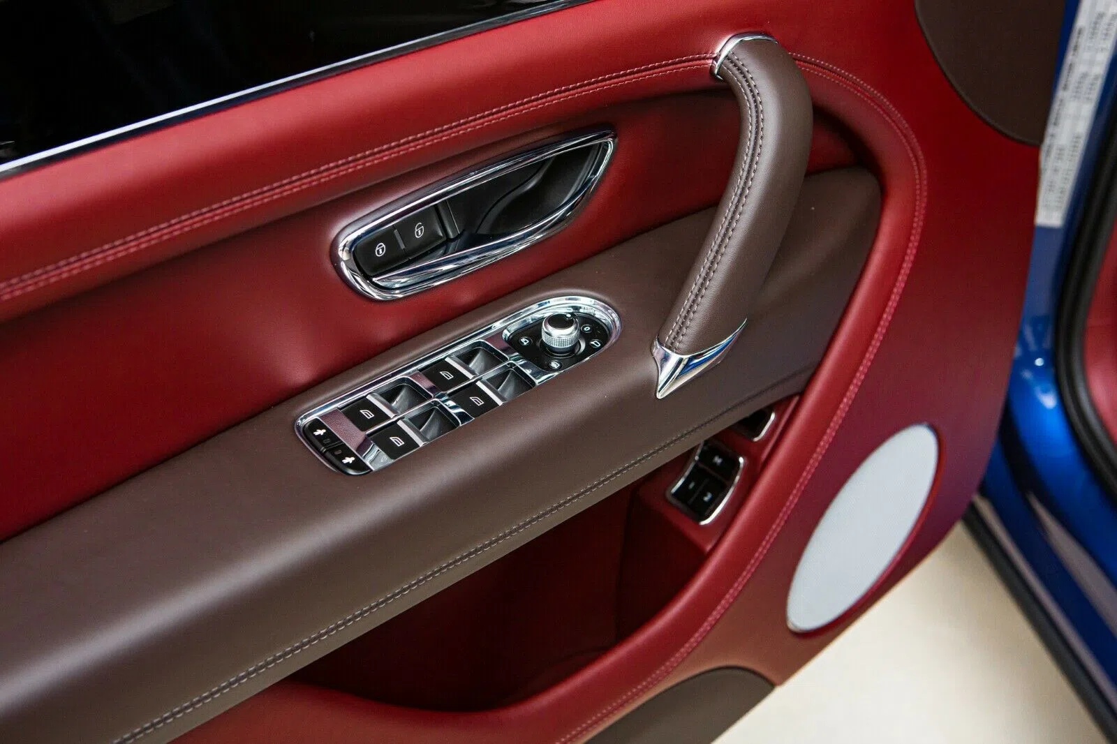 2020 Bentley Bentayga 4.0 V8 interior, door panel, Cricket Ball and Burnt Oak