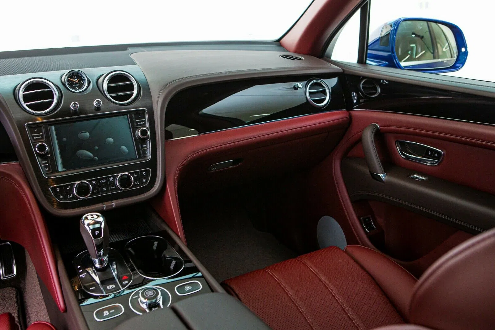 2020 Bentley Bentayga 4.0 V8 interior, Cricket Ball and Burnt Oak