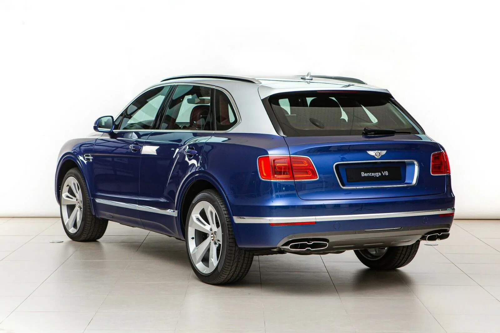 2020 Bentley Bentayga 4.0 V8, rear three-quarter view, Moonbeam over Moroccan Blue